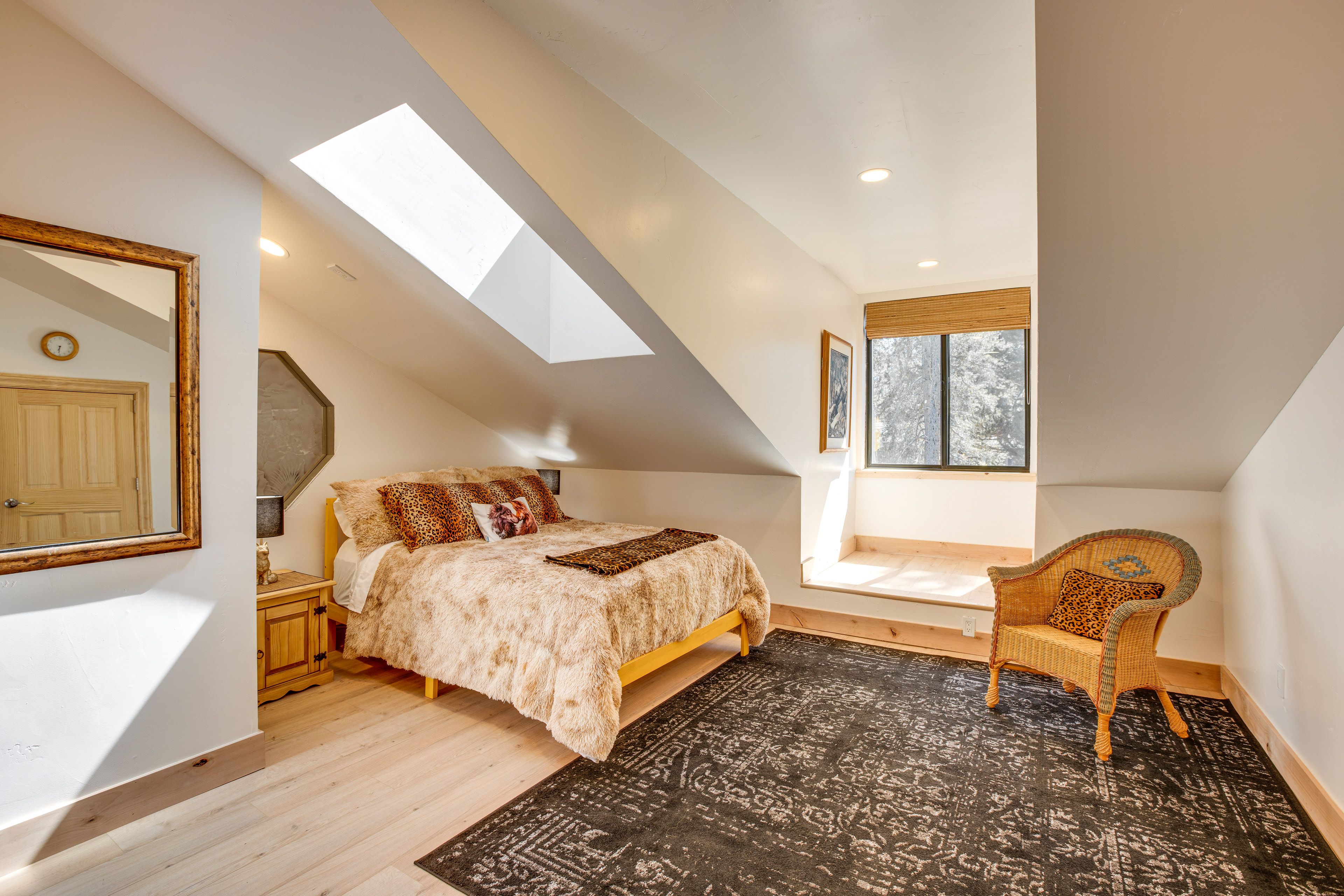 Bedroom | Queen Bed | 2 Twin Bunk Beds | Upper Level
