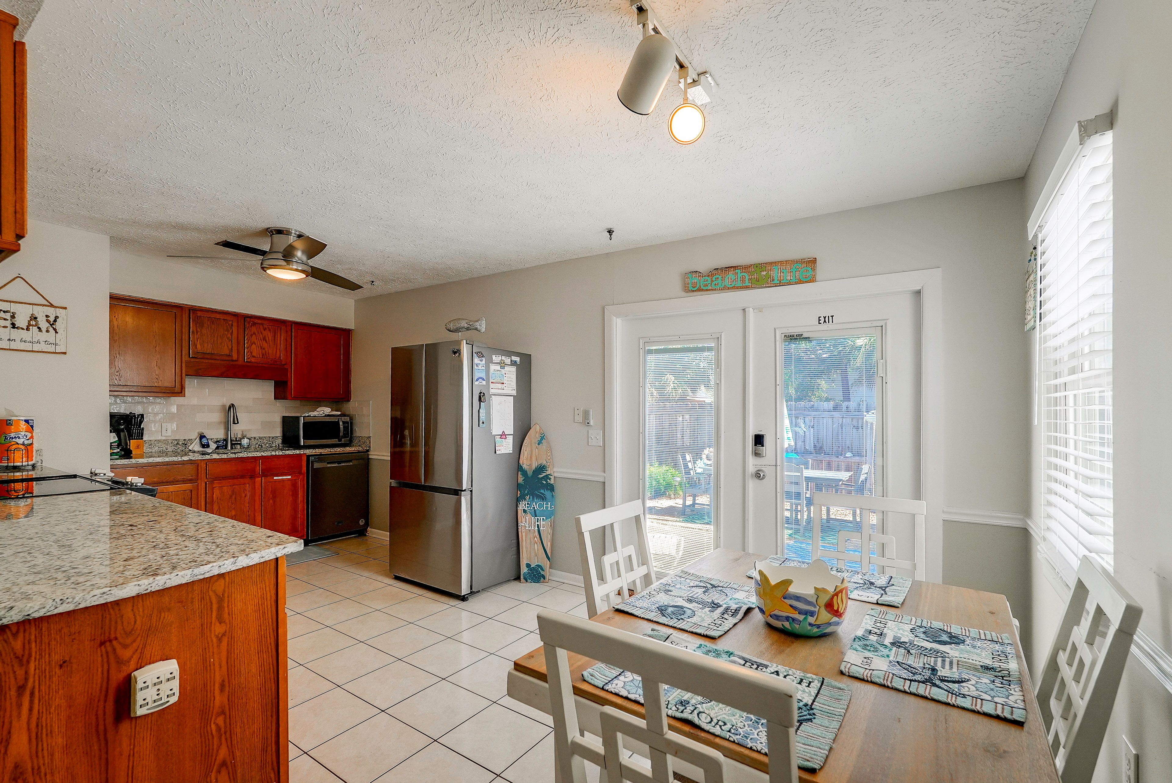 Kitchen & Dining Area