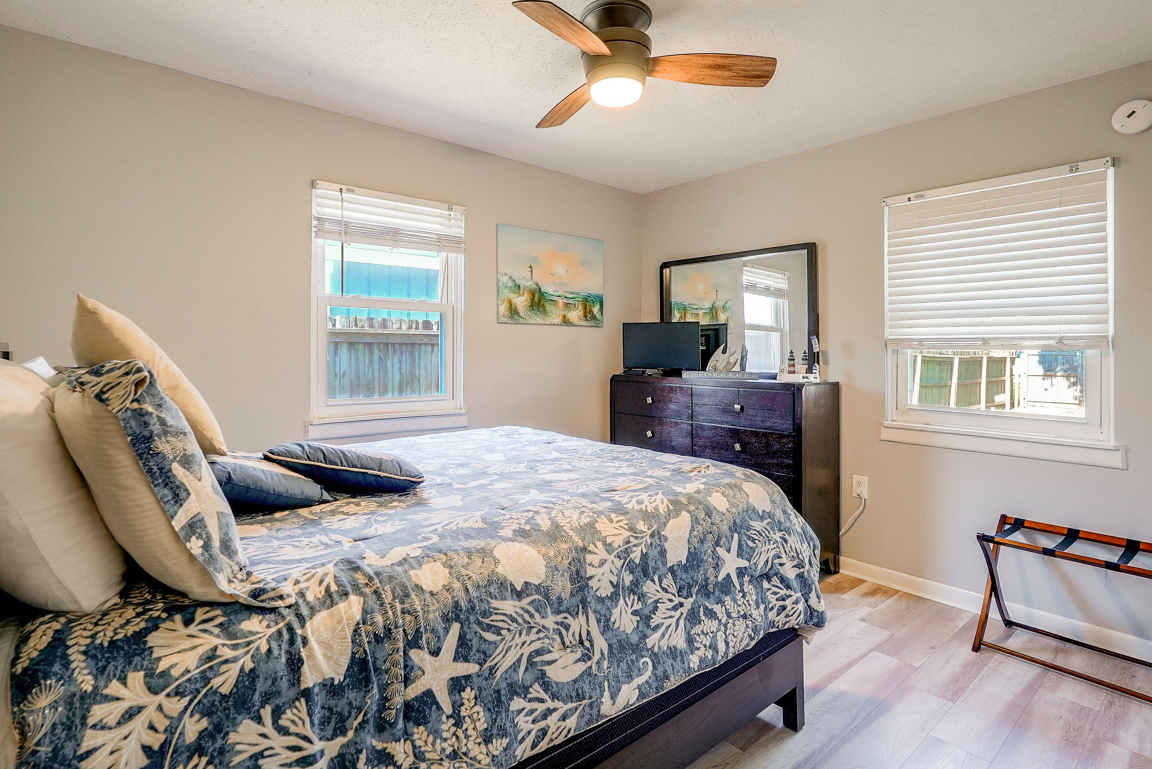 Bedroom 2 | Queen Bed