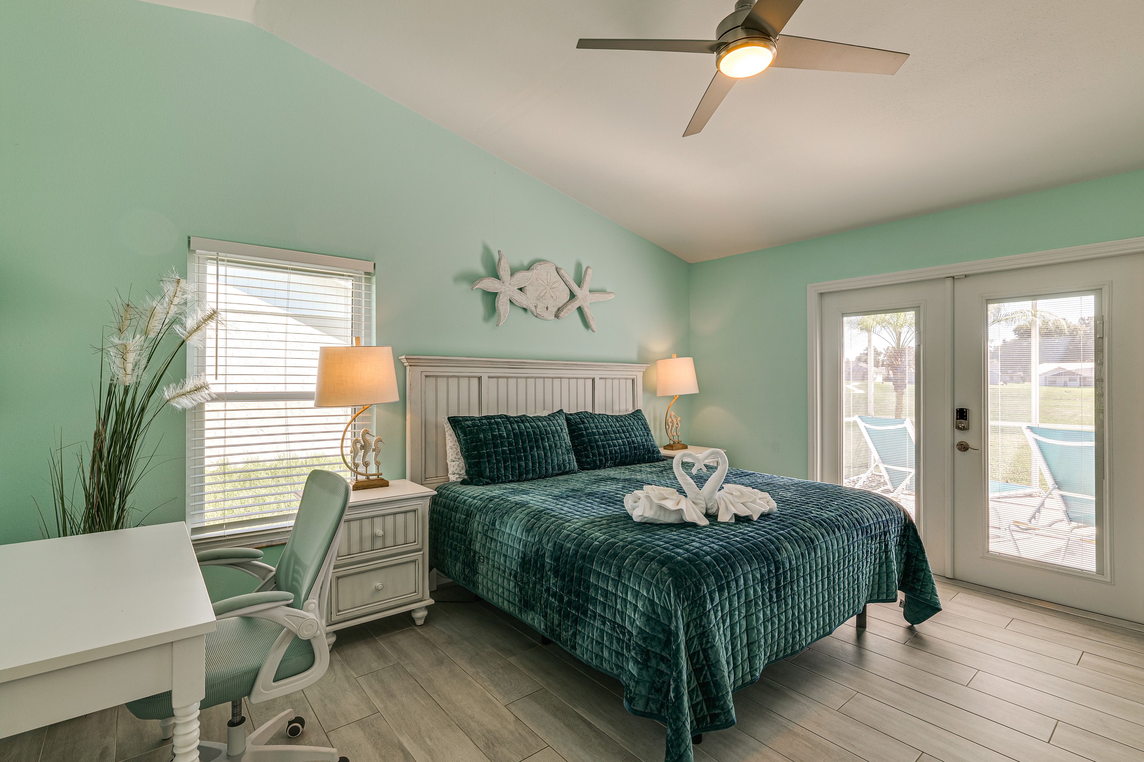 Bedroom 1 | King Bed