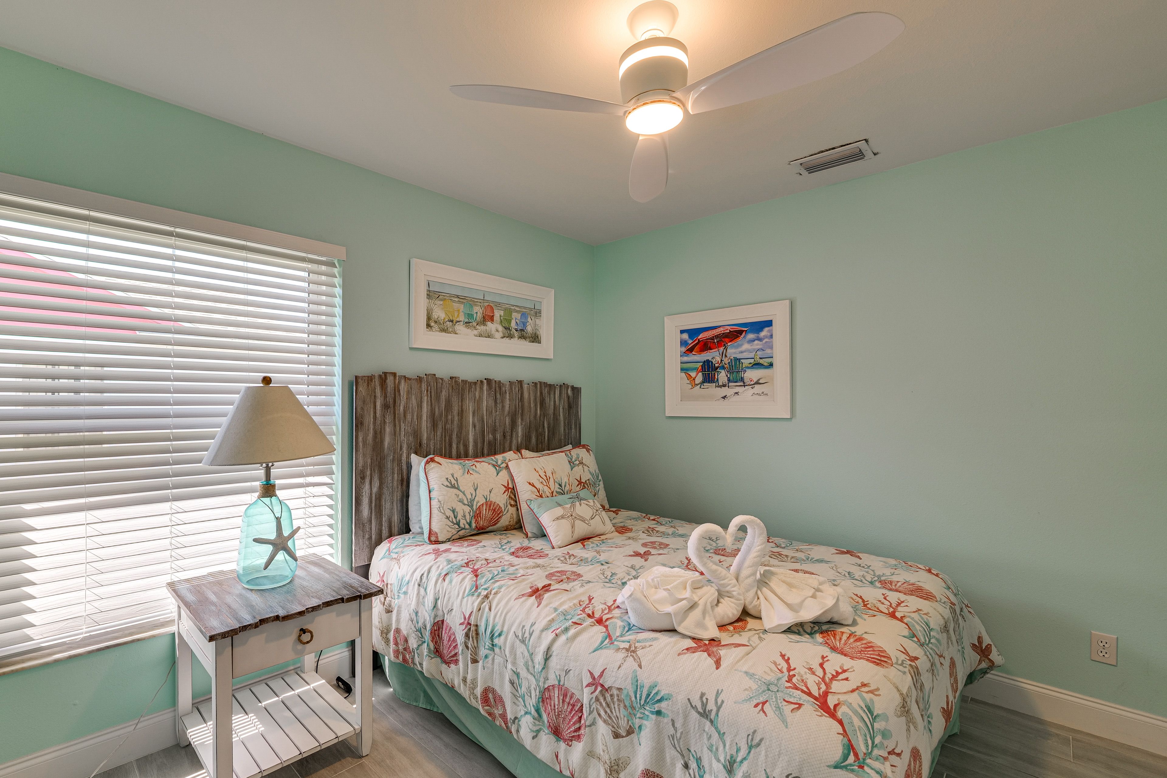 Bedroom 2 | Queen Bed