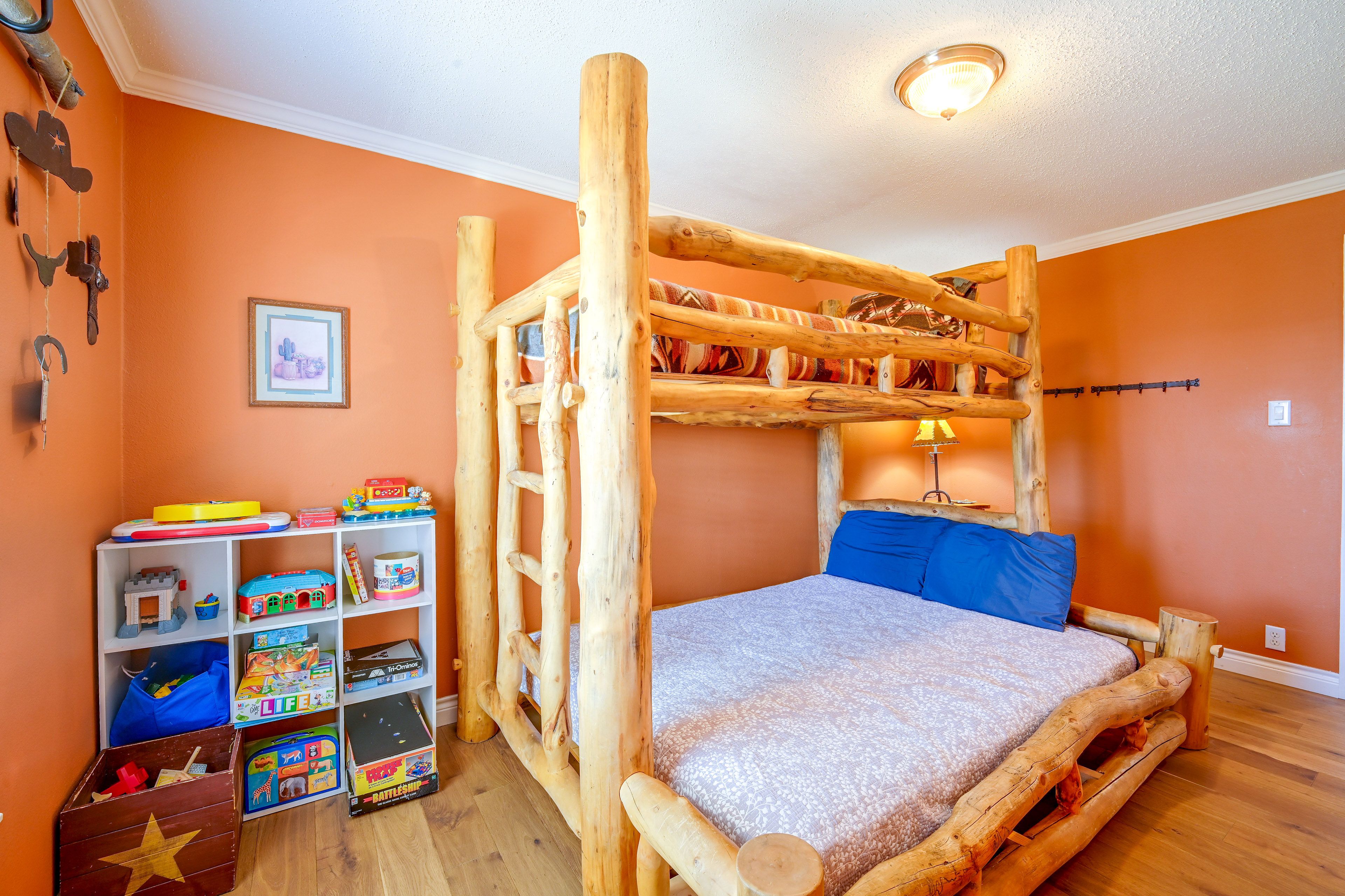 Bedroom 4 | Twin/Queen Bunk Bed
