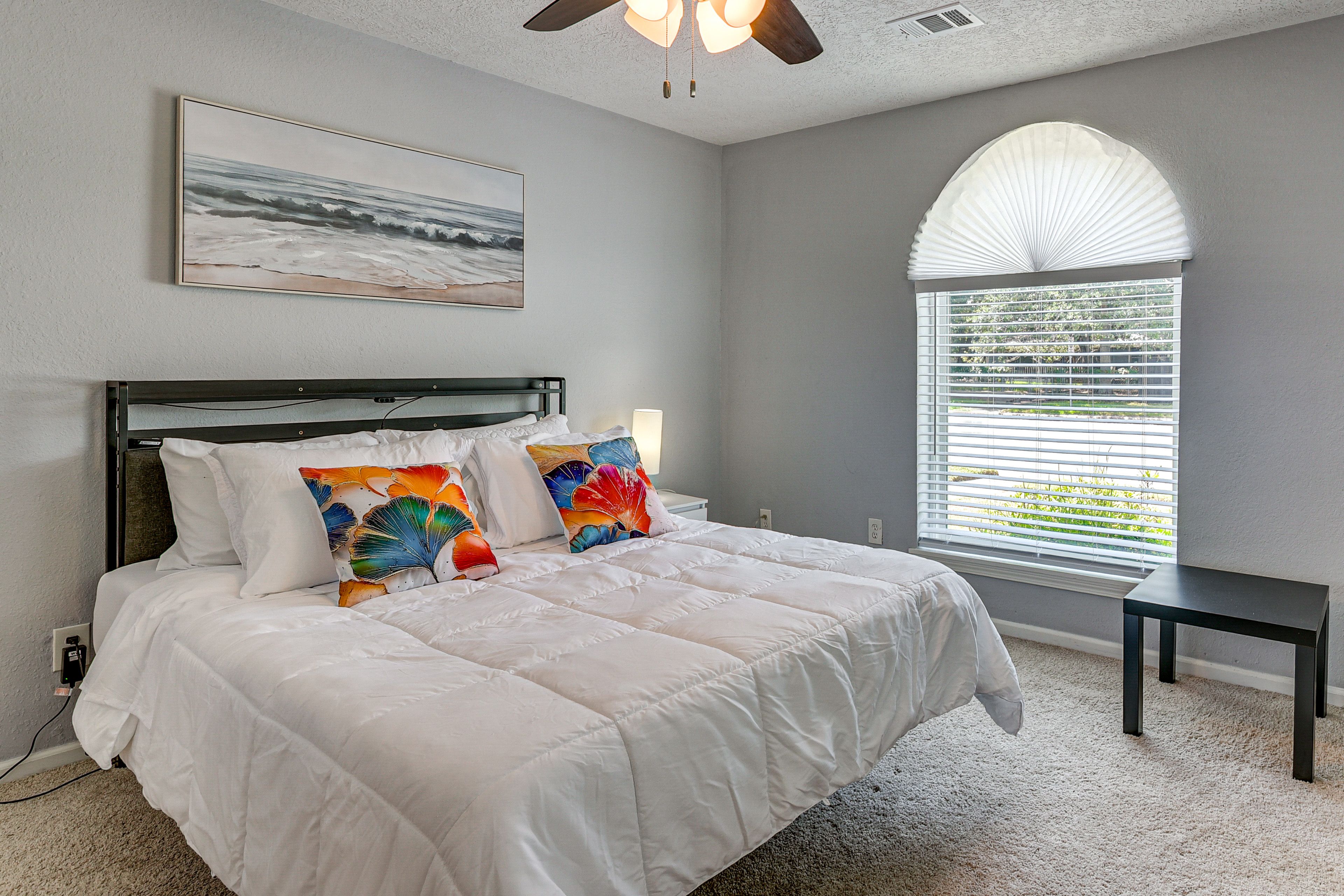 Bedroom | Queen Bed