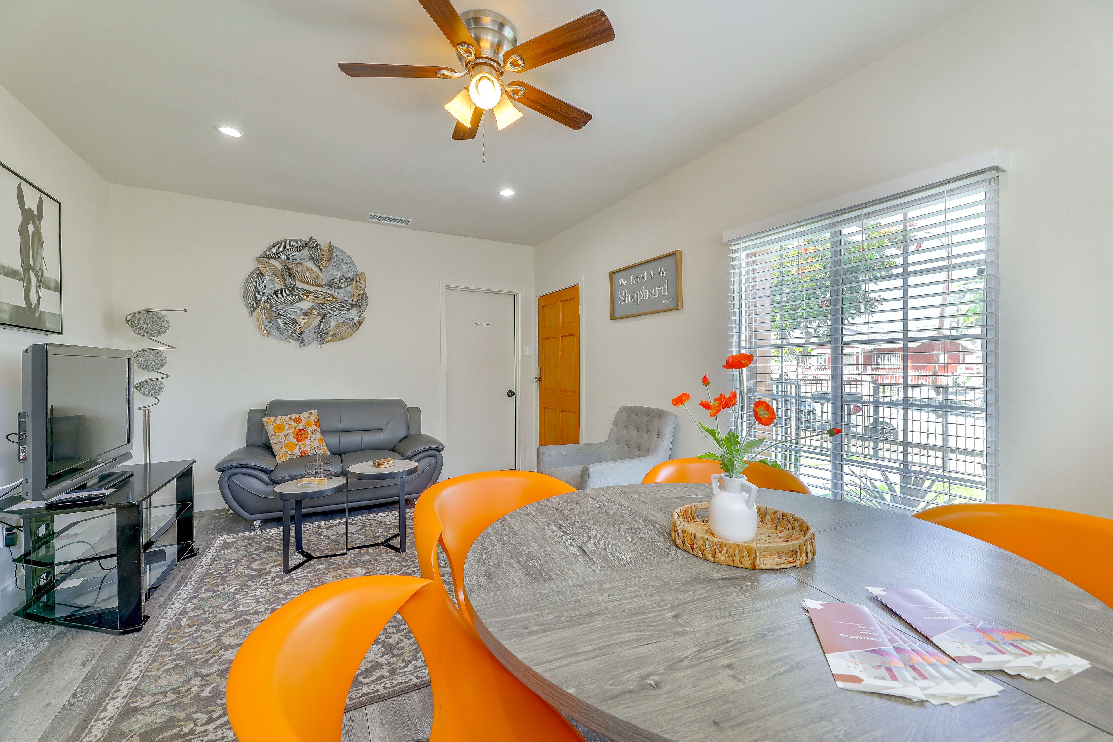 Dining Area | Dishware/Flatware Provided