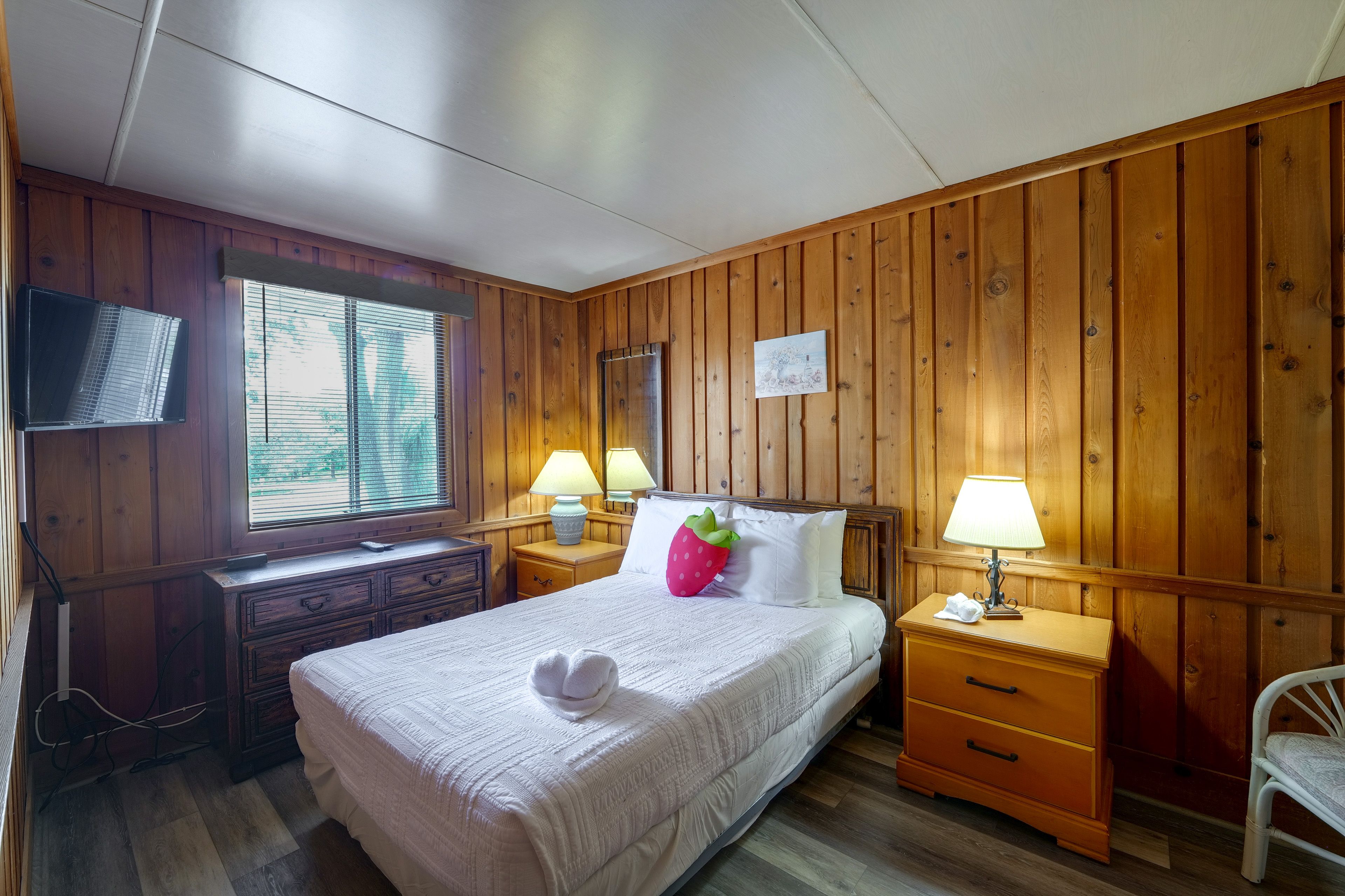 Bedroom | Full Bed
