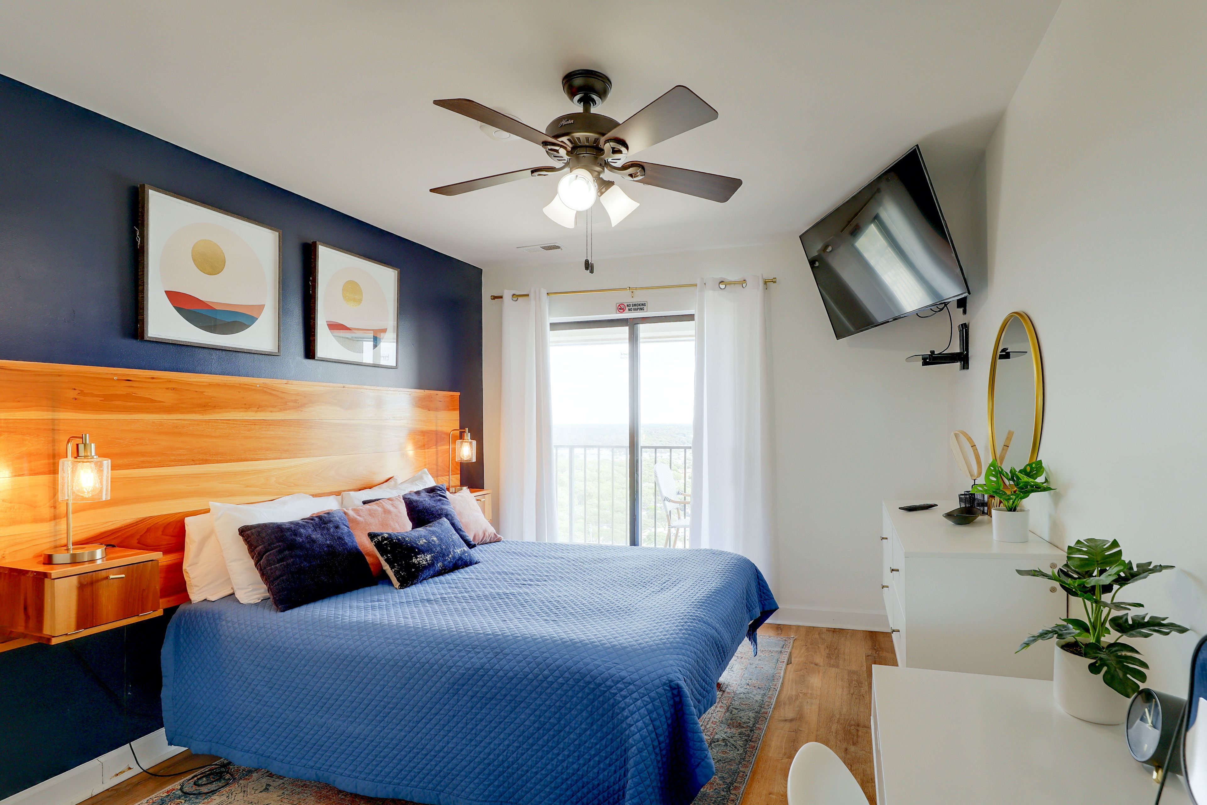 Bedroom 1 | Queen Bed