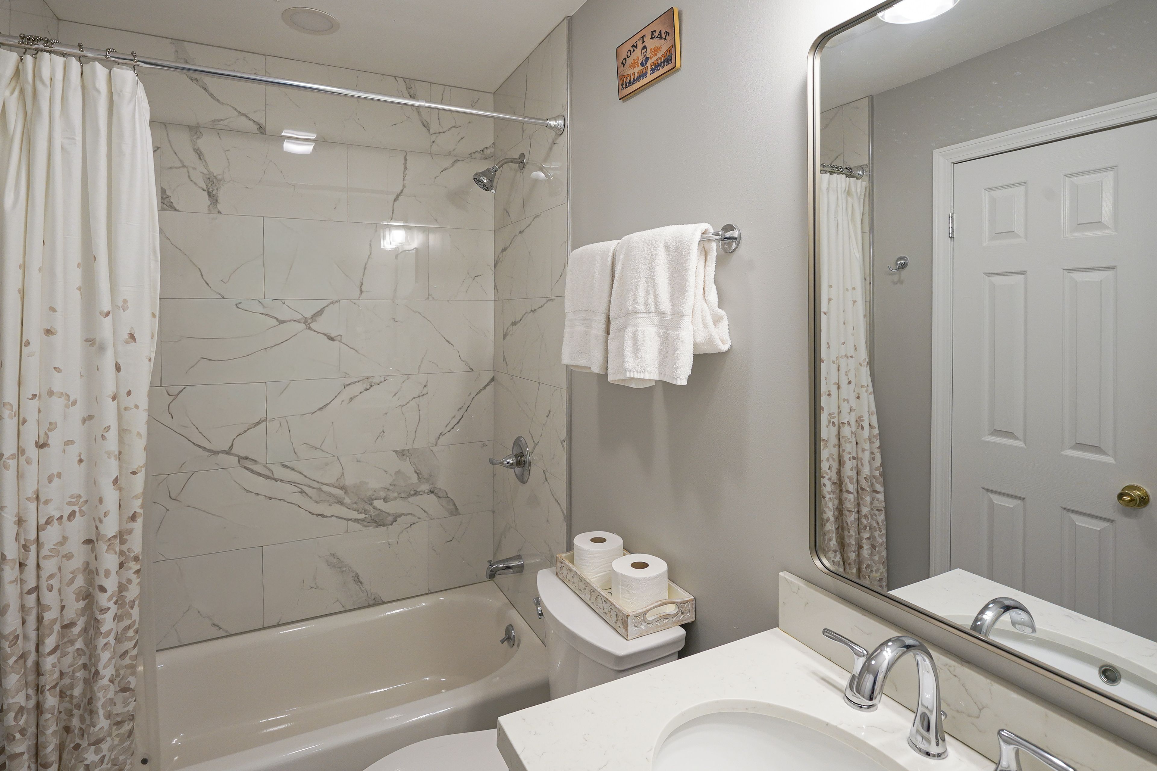 Full Bathroom | 2nd Floor