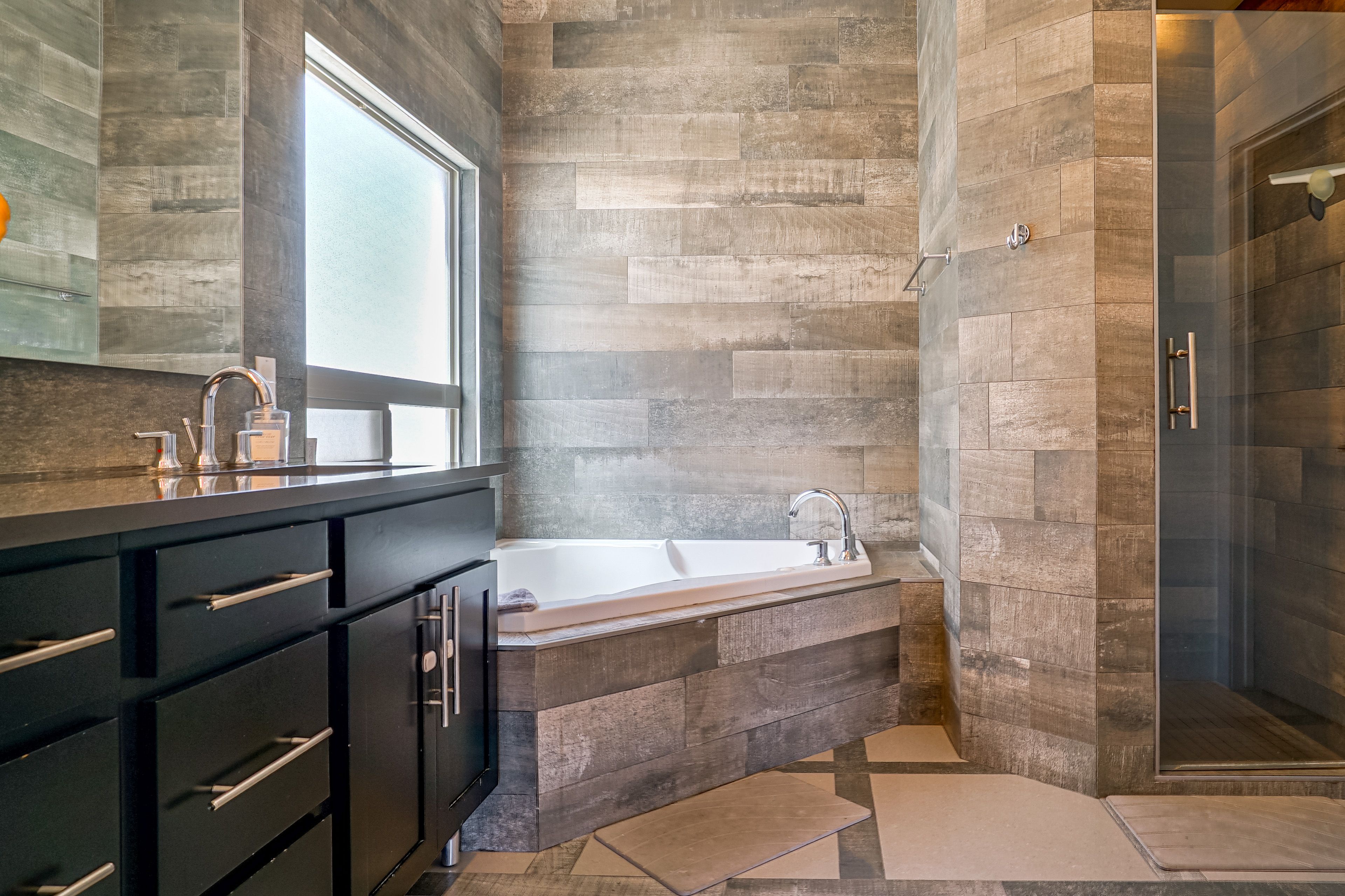 En-Suite Bathroom | 1st Floor