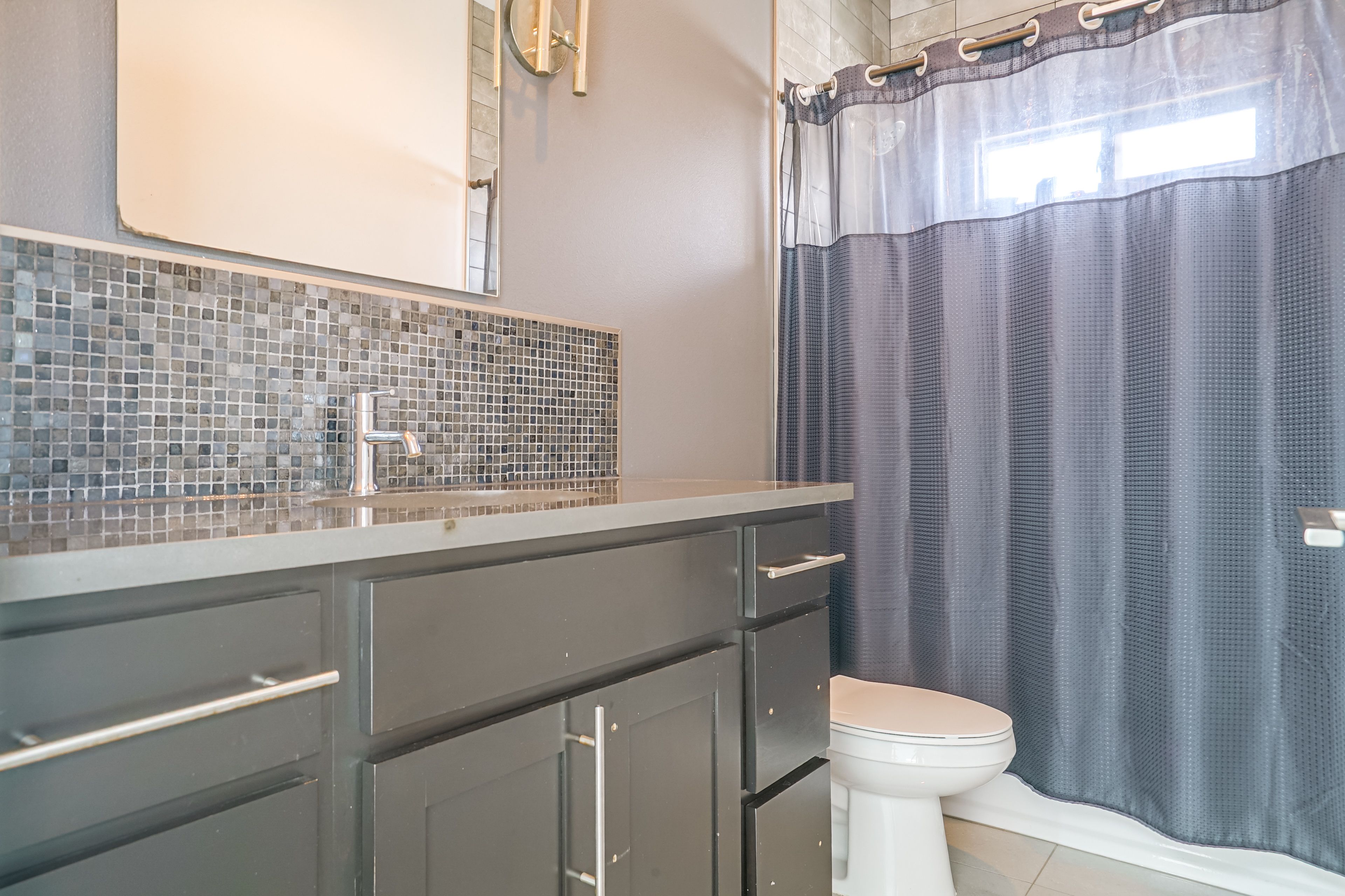 Full Bathroom | 2nd Floor