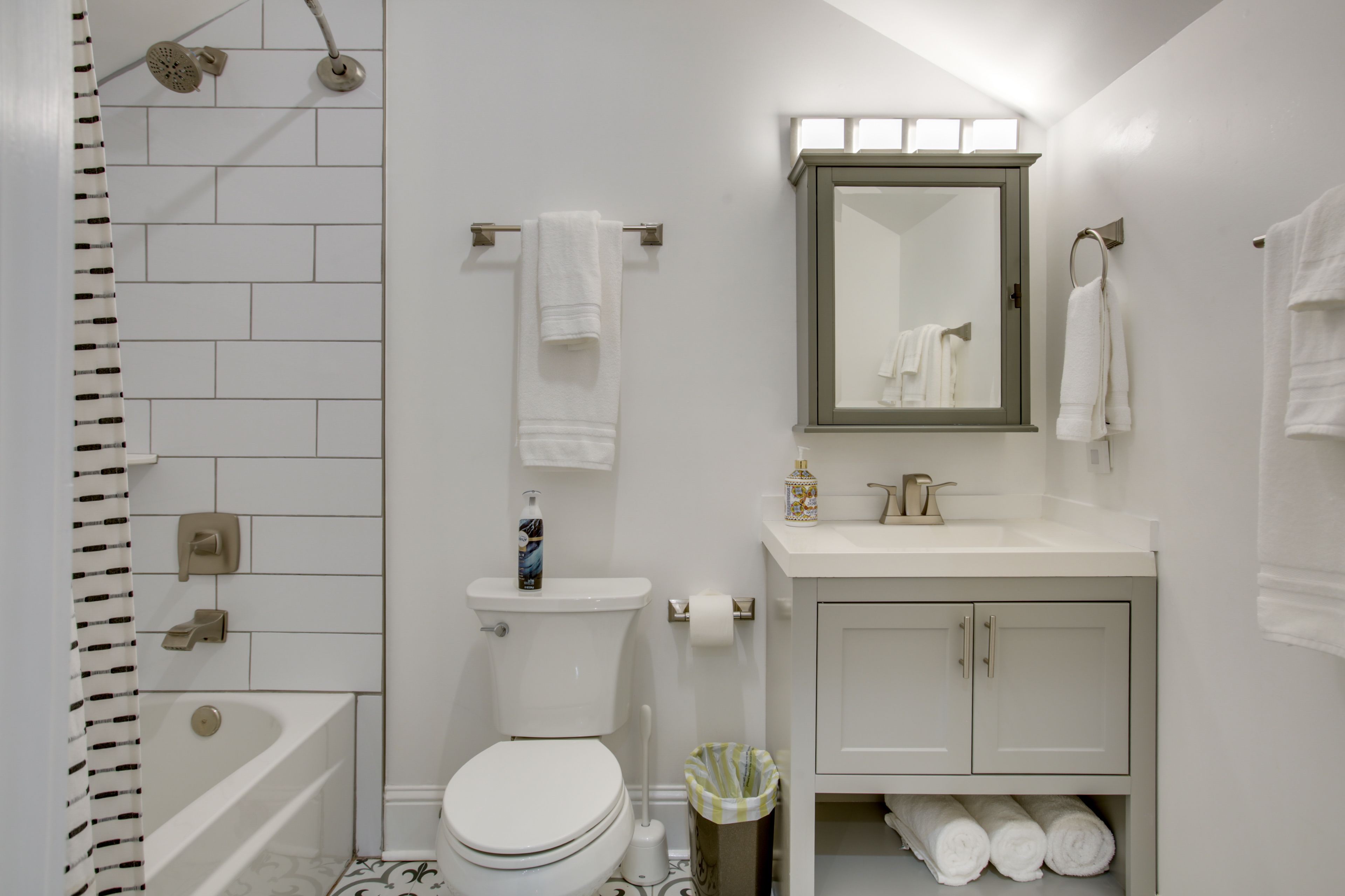 Full Bathroom | 2nd Floor