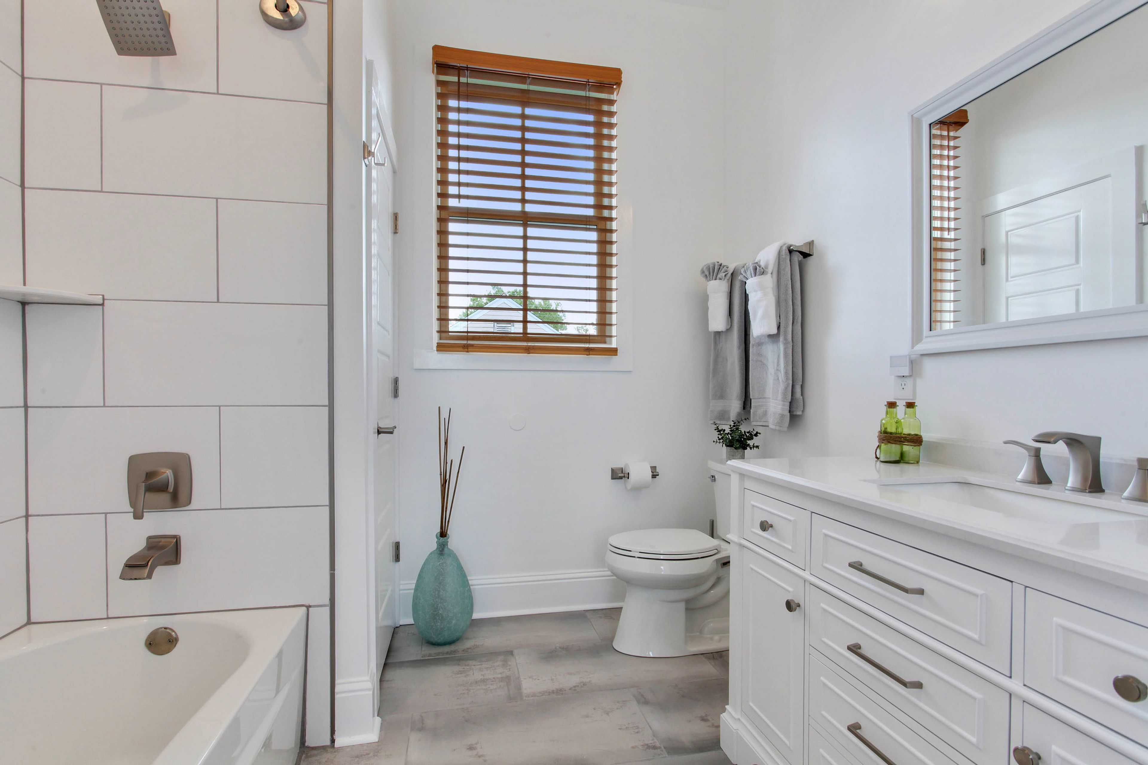 Full Bathroom | 2nd Floor