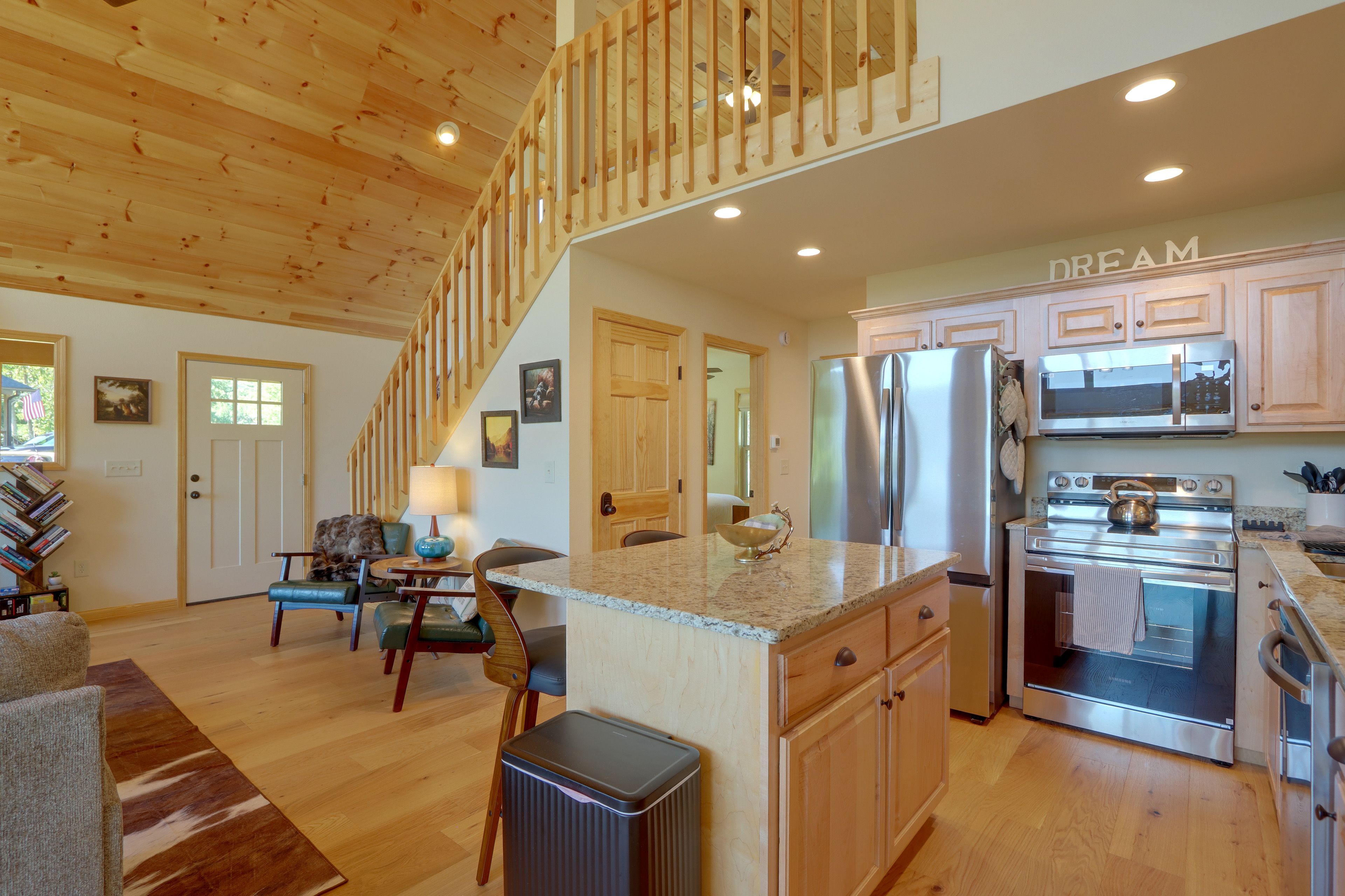 Breakfast Bar | Main Level