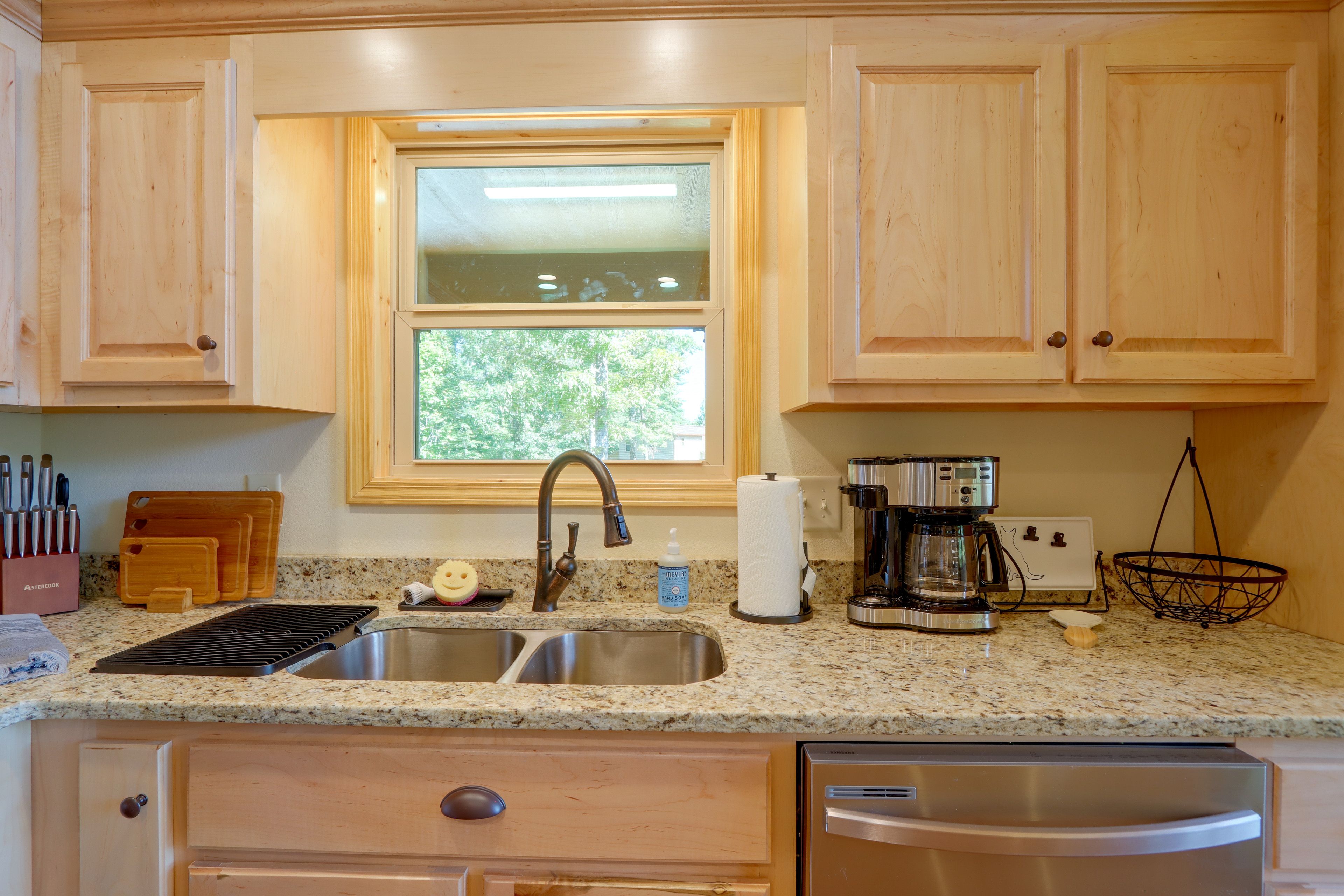 Kitchen | Main Level
