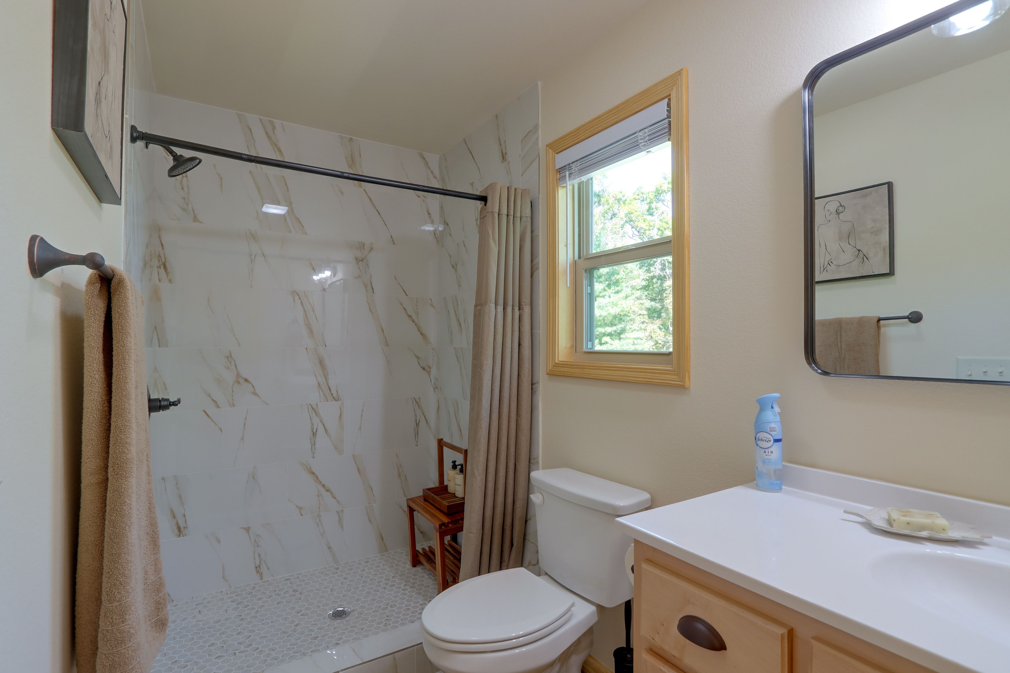 Full Bathroom | Upper Level