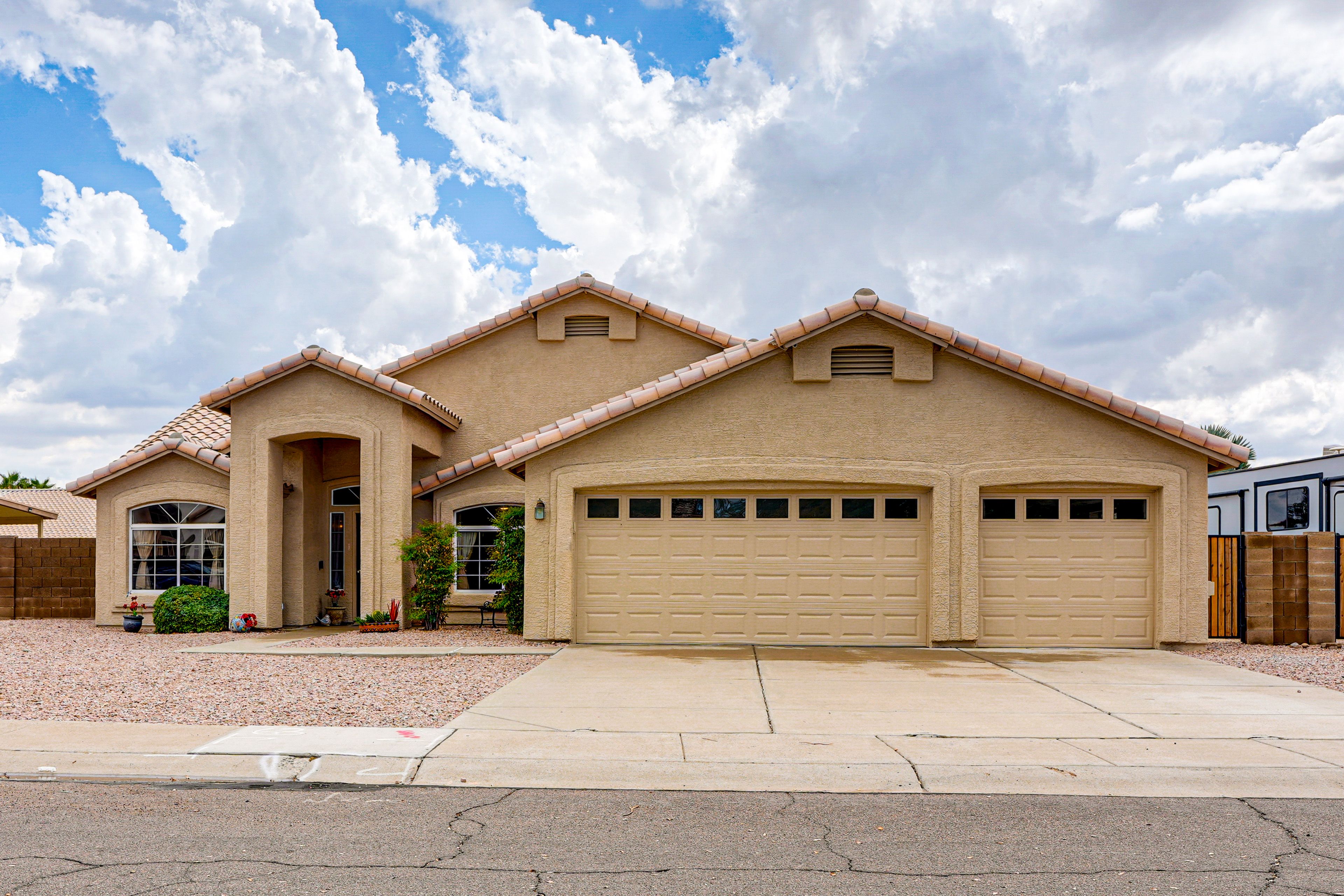 Garage (1 Vehicle) | Driveway (3 Vehicles)