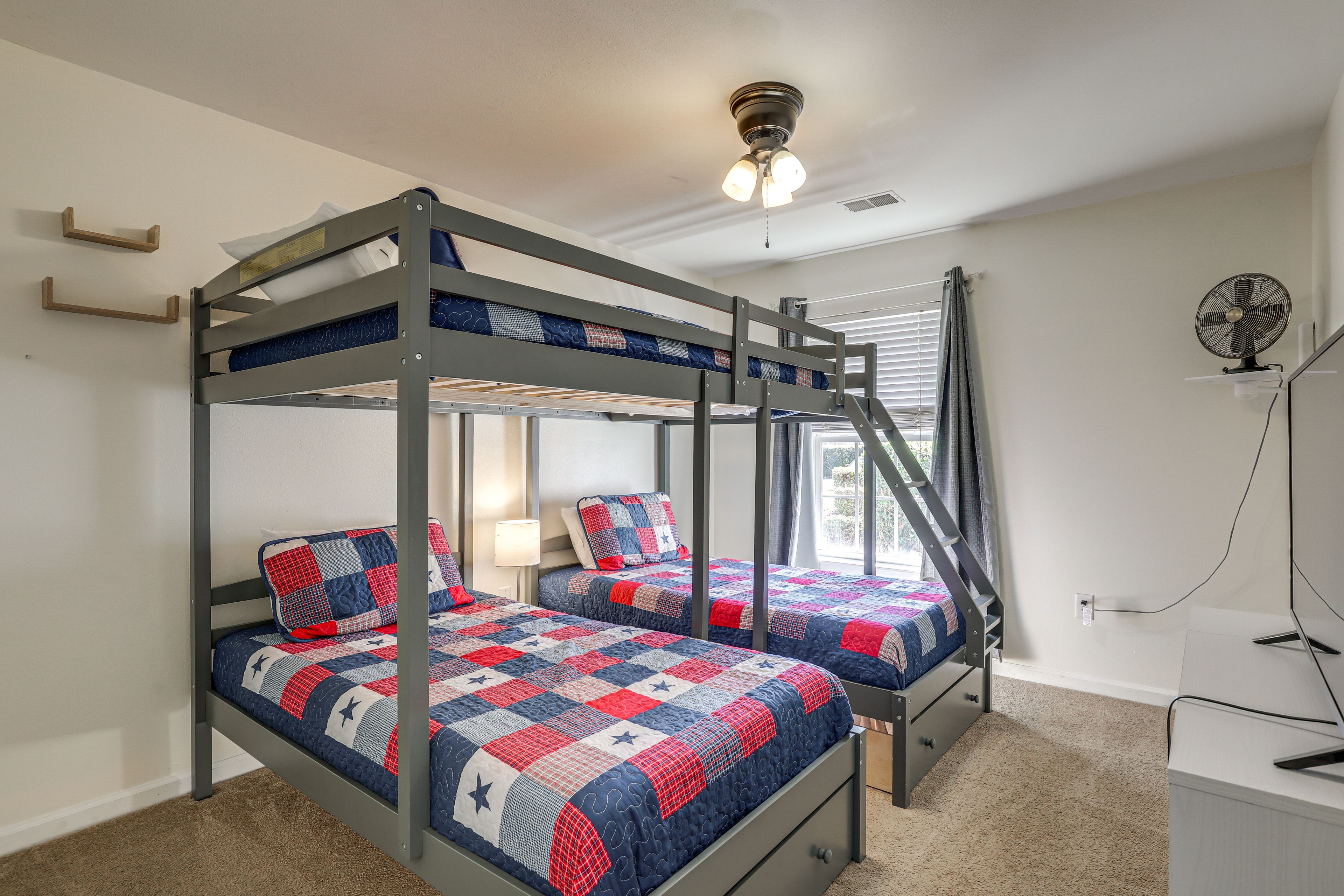 Bedroom 3 | Lofted Full Bed | 2 Twin Beds
