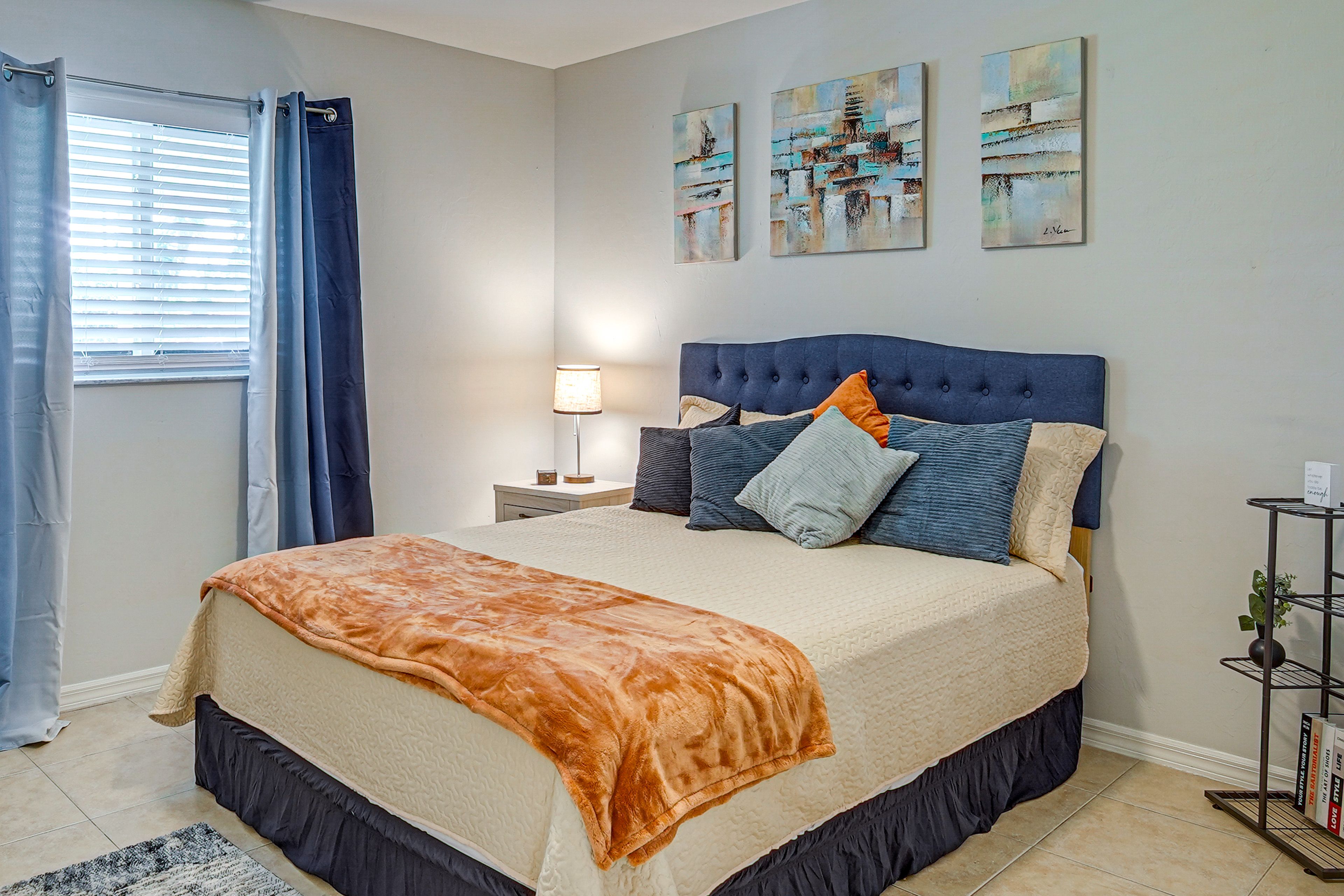 Bedroom 2 | Queen Bed