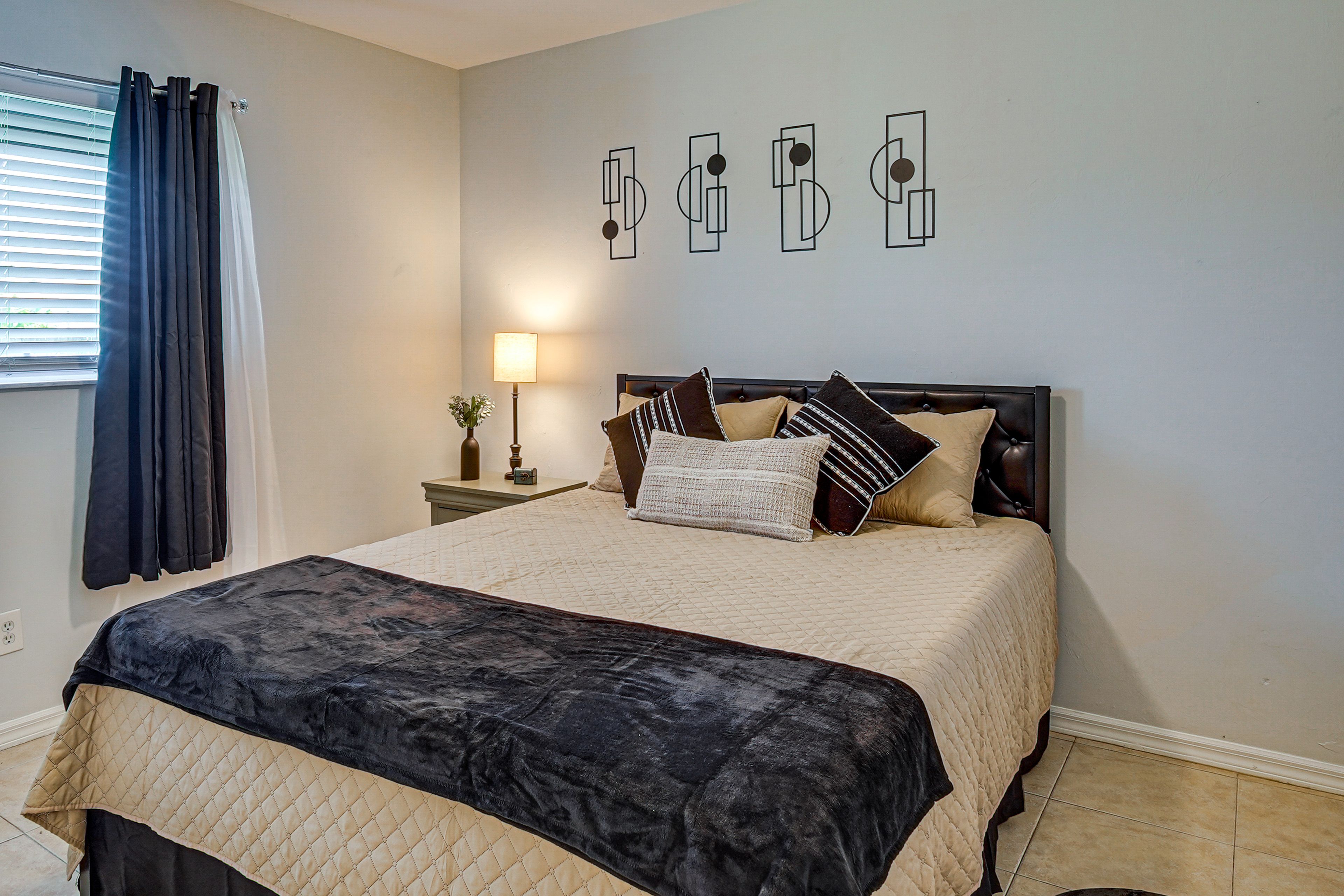 Bedroom 3 | Queen Bed