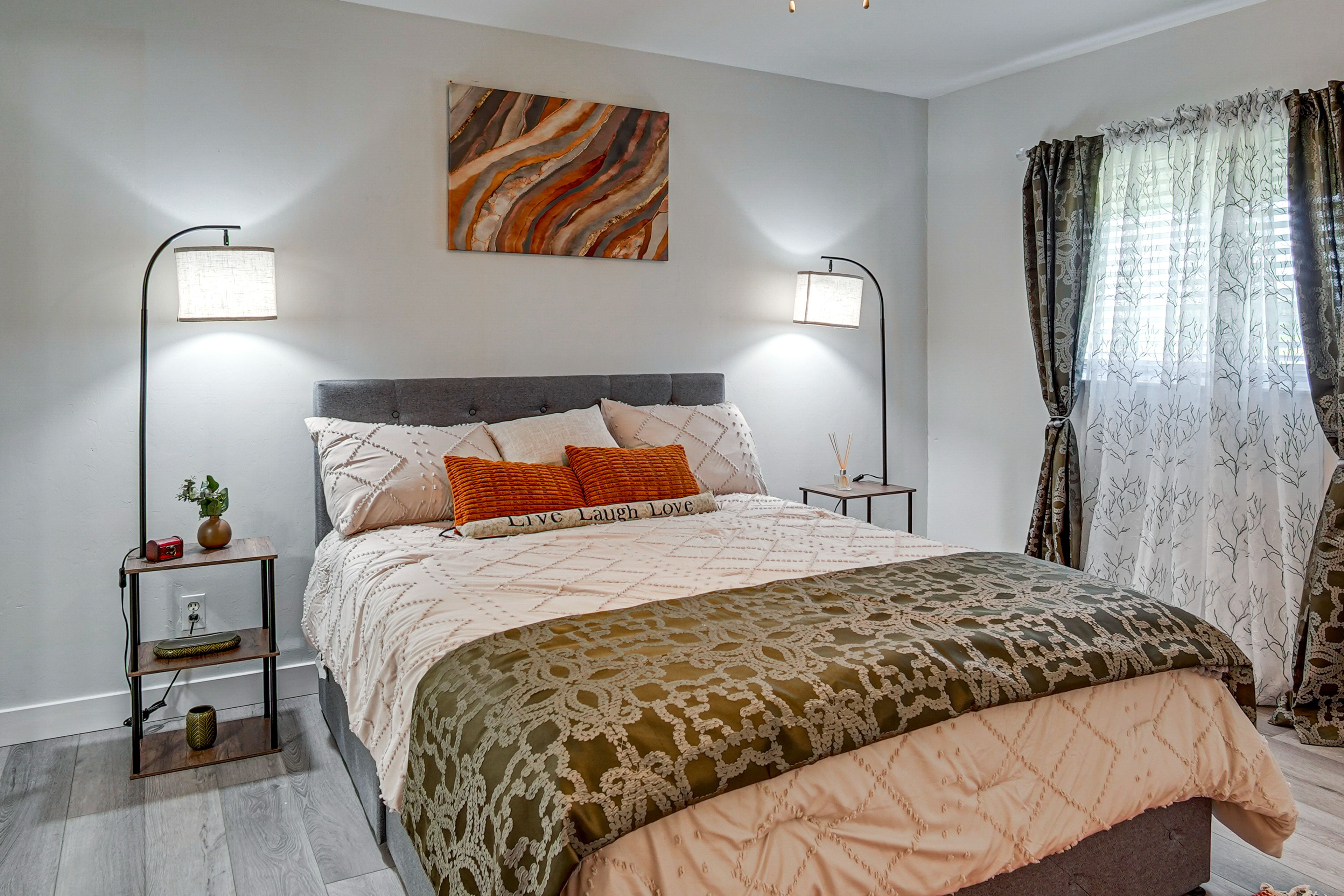 Bedroom 1 | Queen Bed