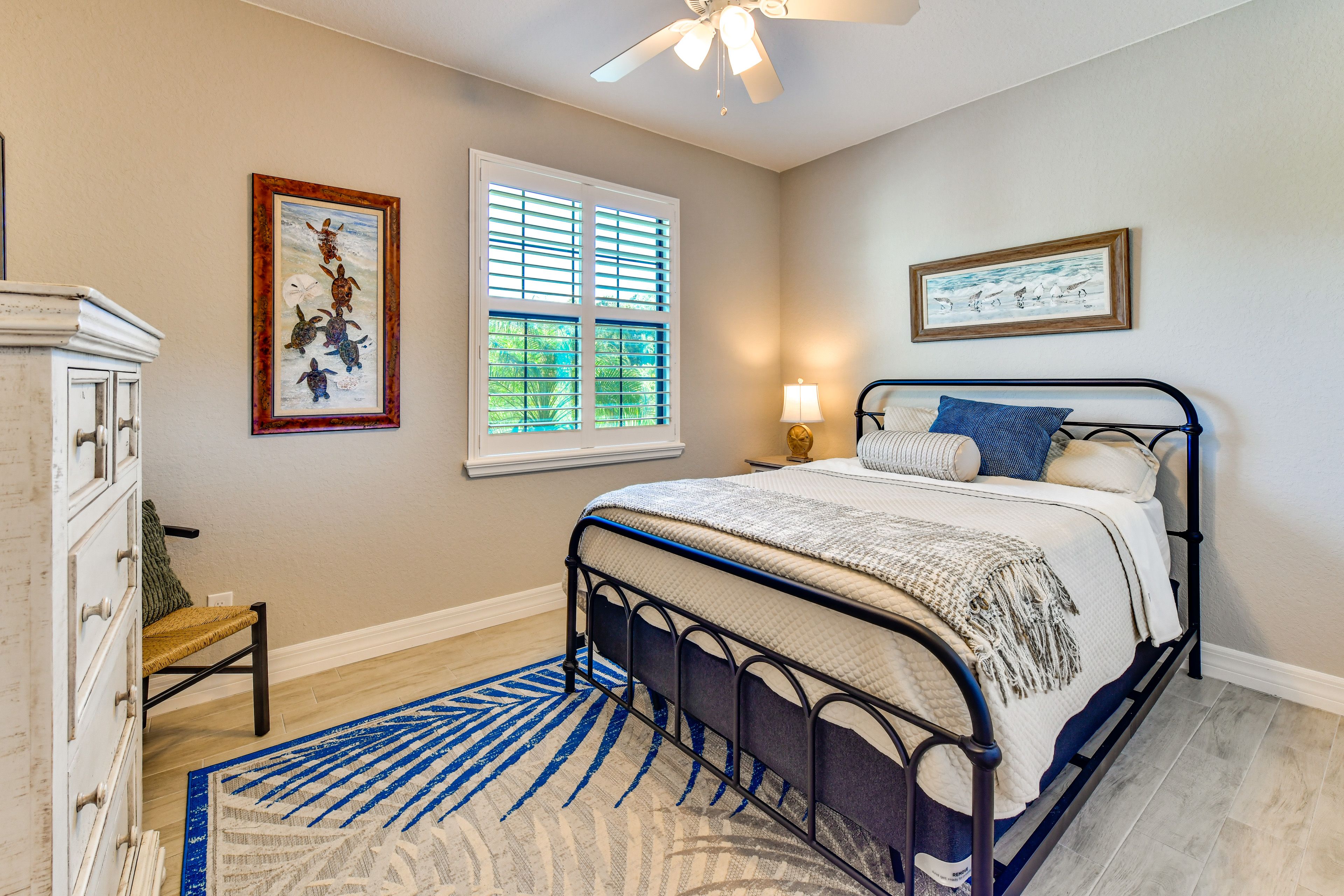 Bedroom 2 | Queen Bed