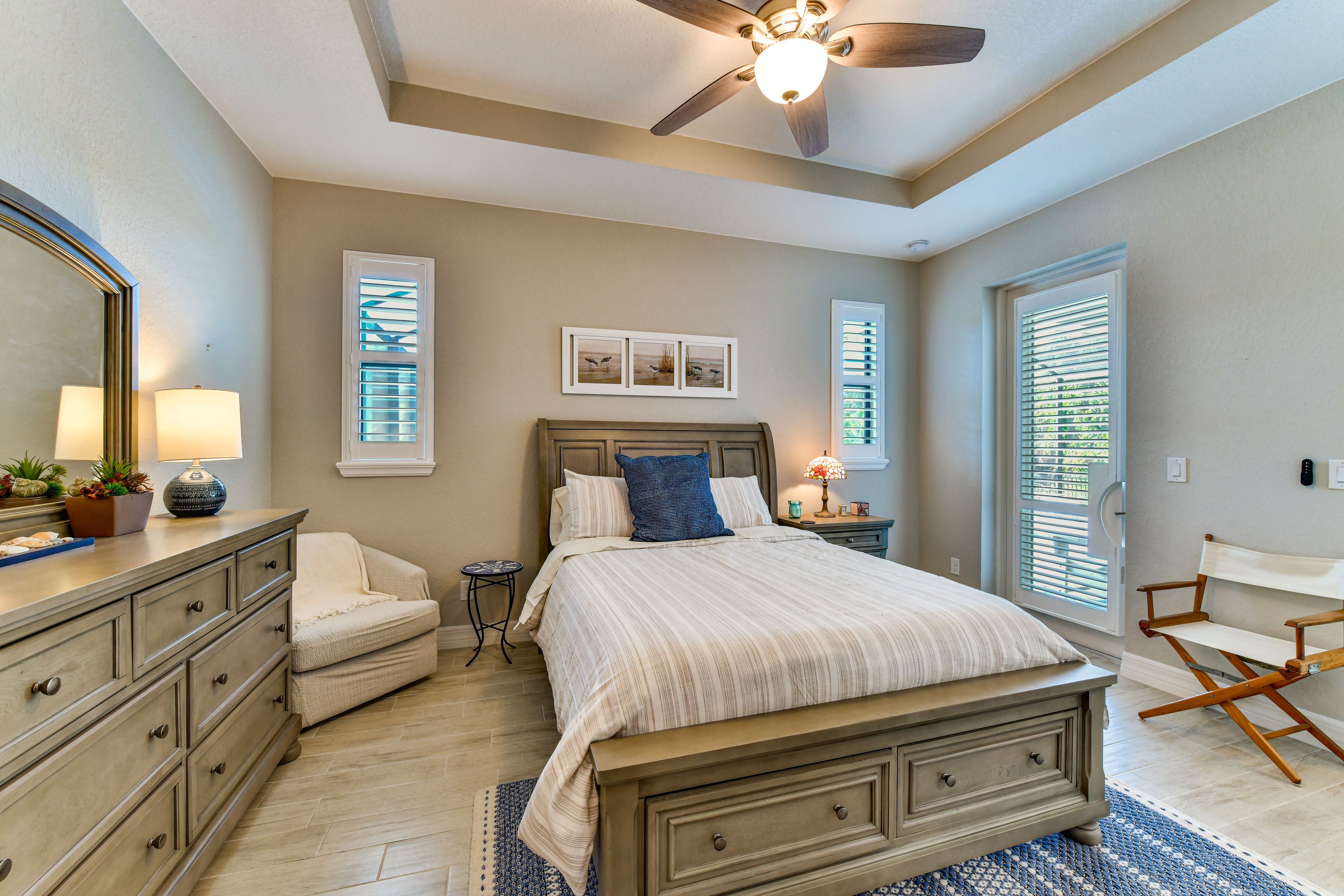 Bedroom 1 | Queen Bed