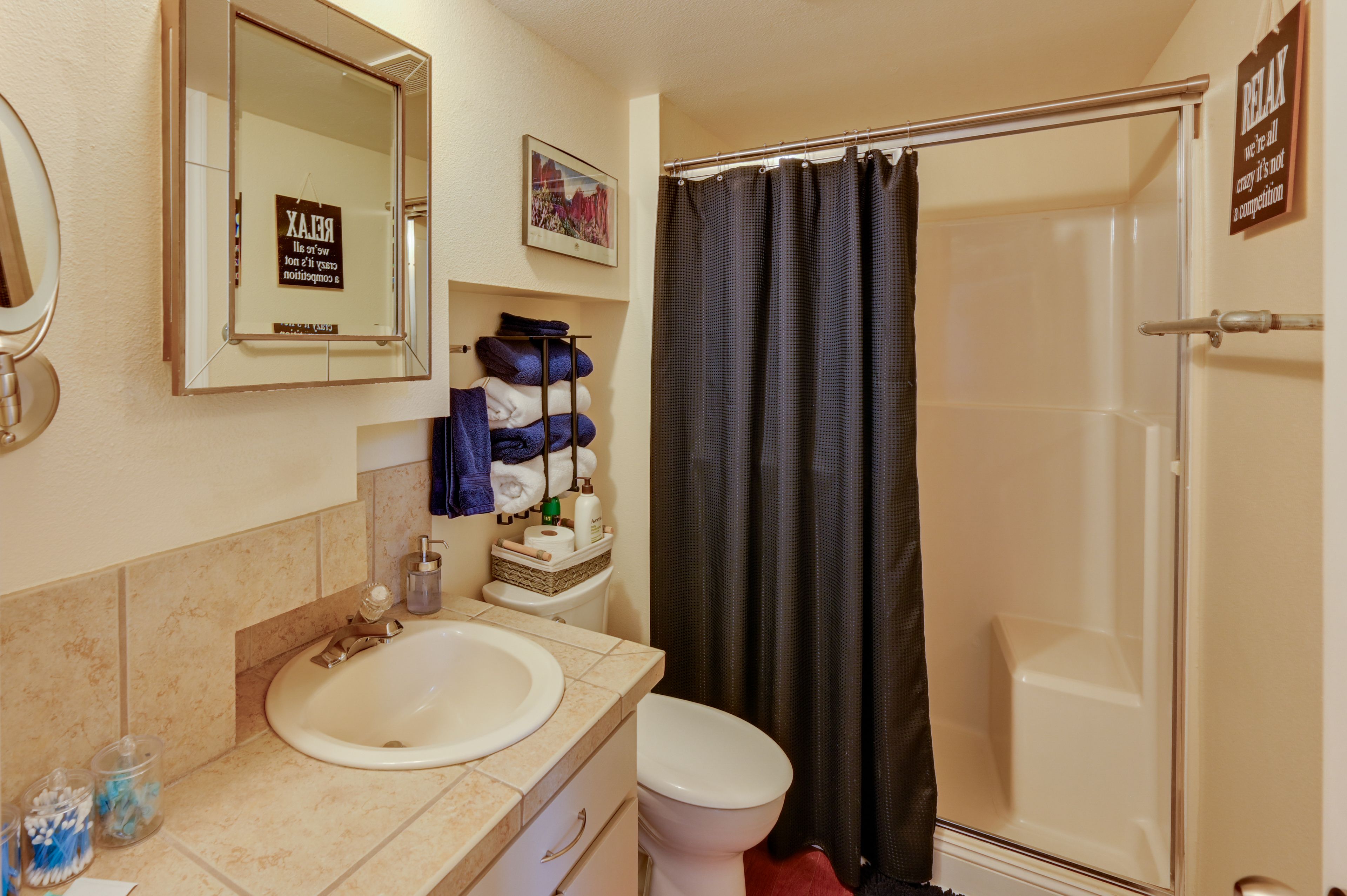 Studio | Full Bathroom