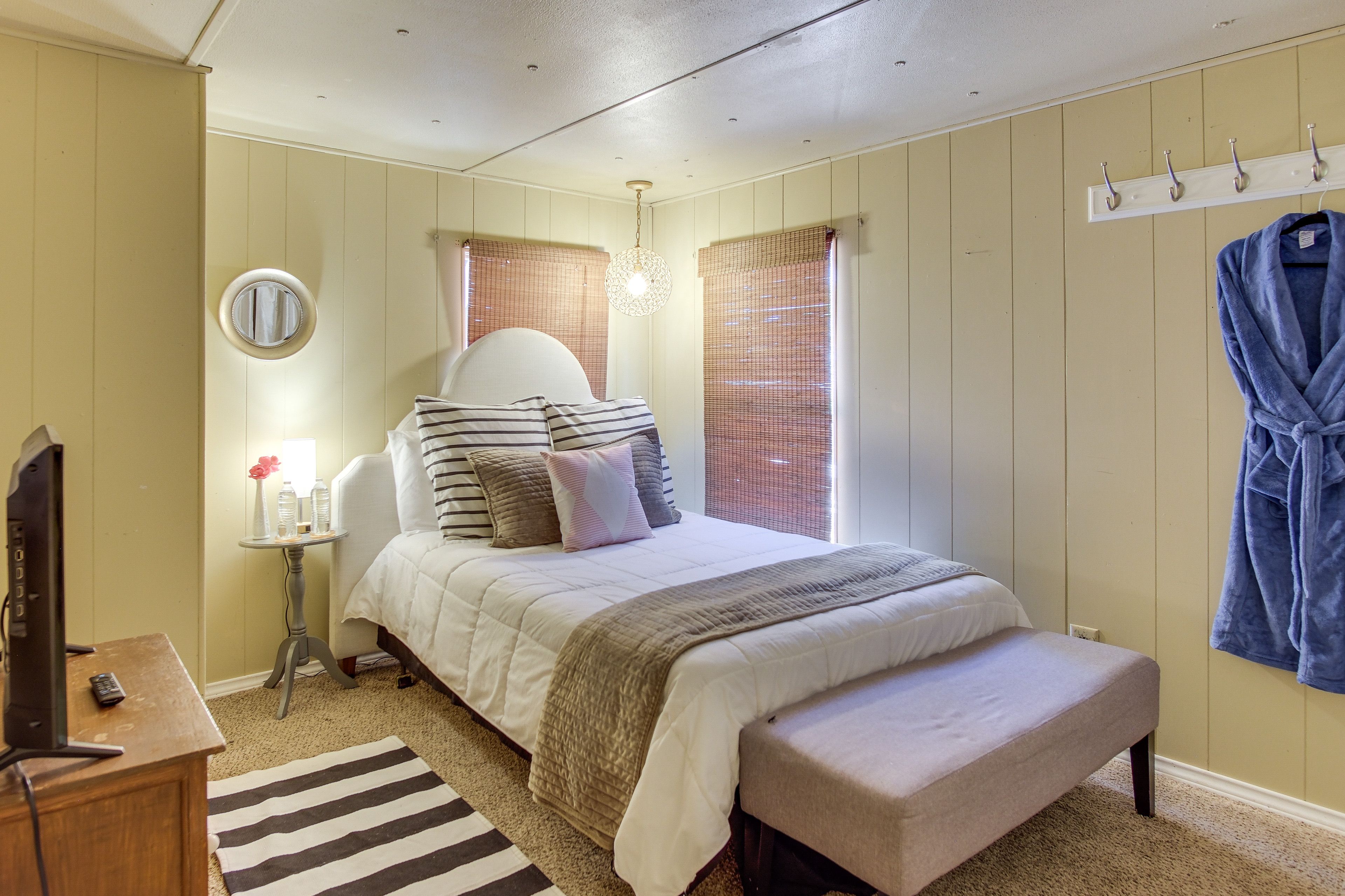 Bedroom 3 | Queen Bed