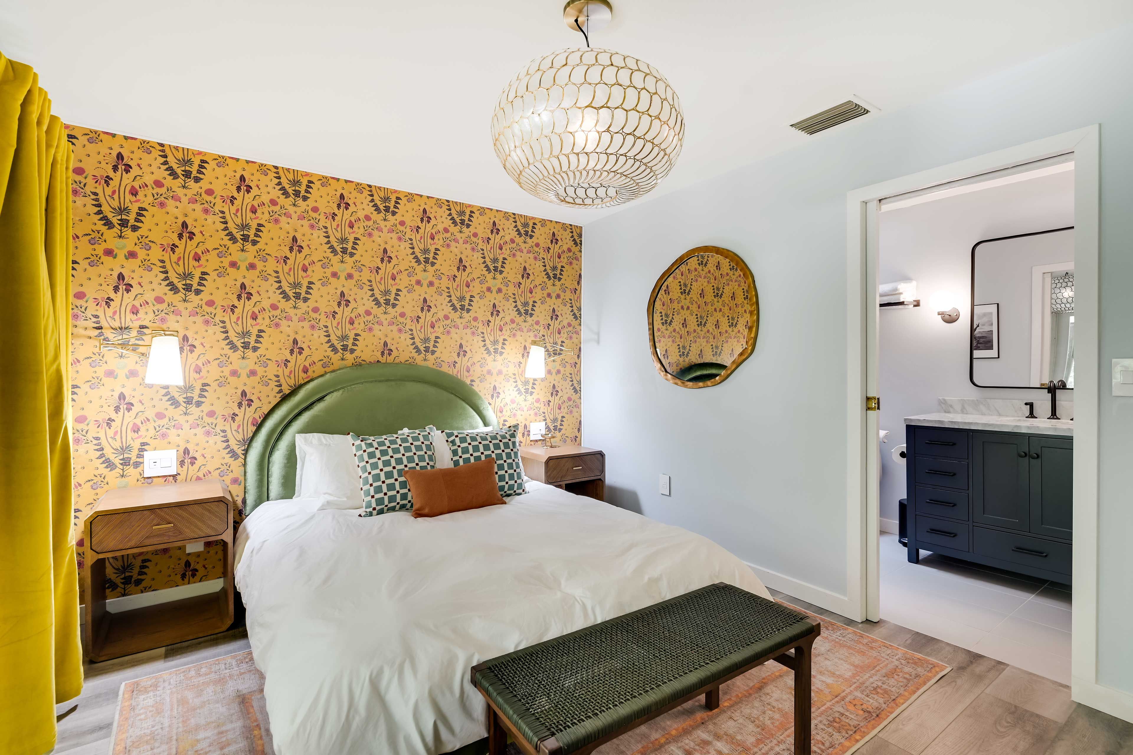 Bedroom 2 | Queen Bed