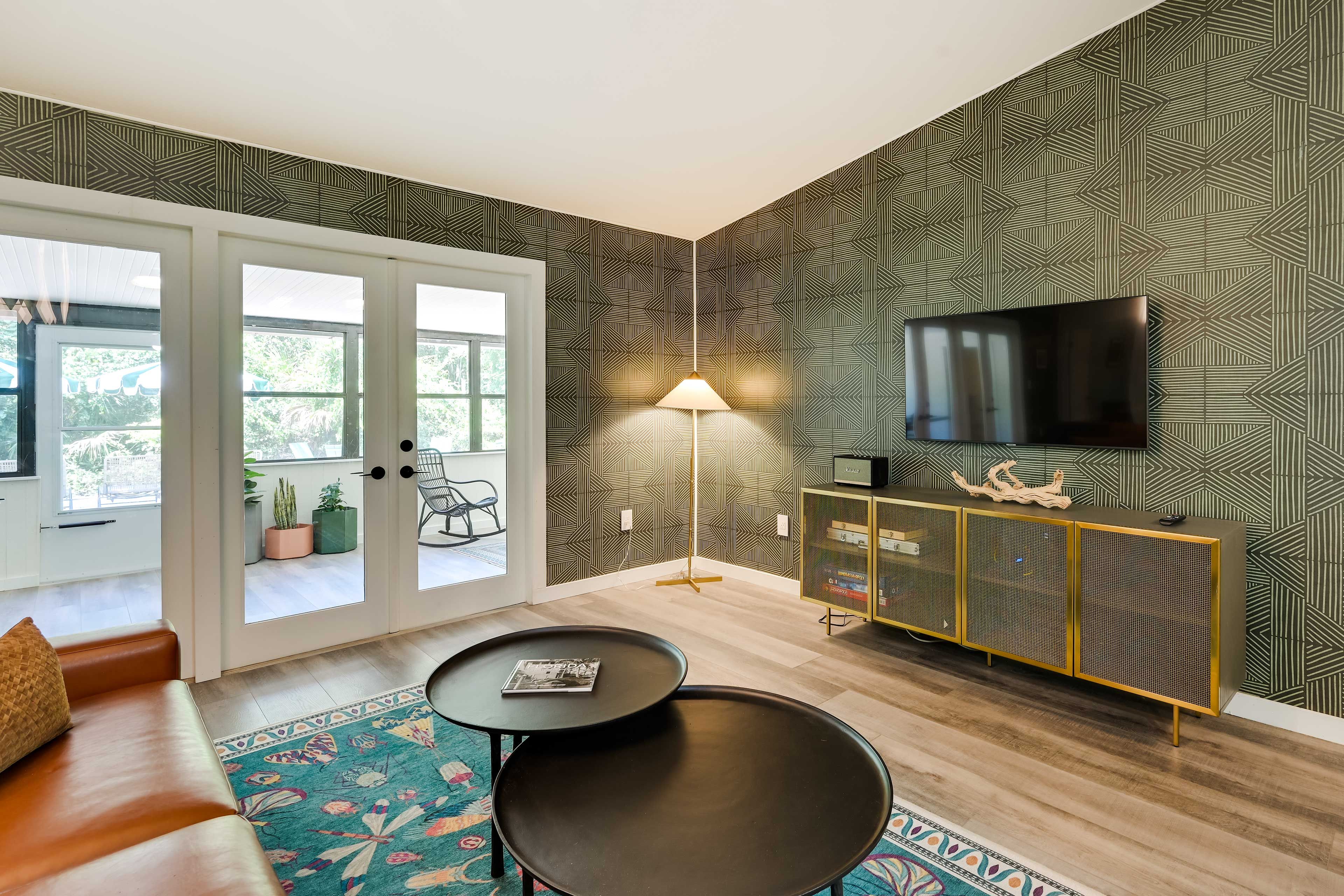 Living Room | Queen Sleeper Sofa
