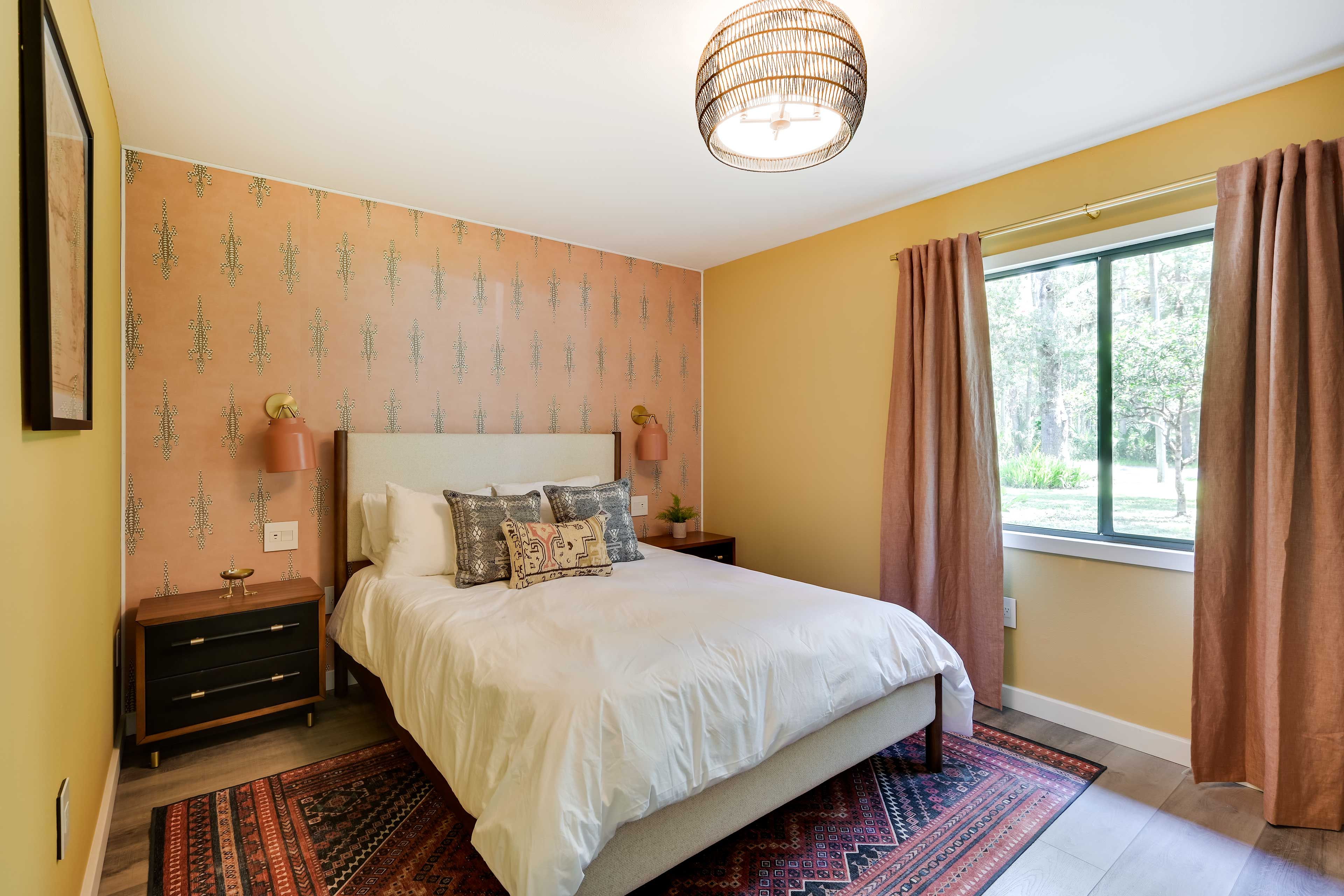Bedroom 1 | Queen Bed