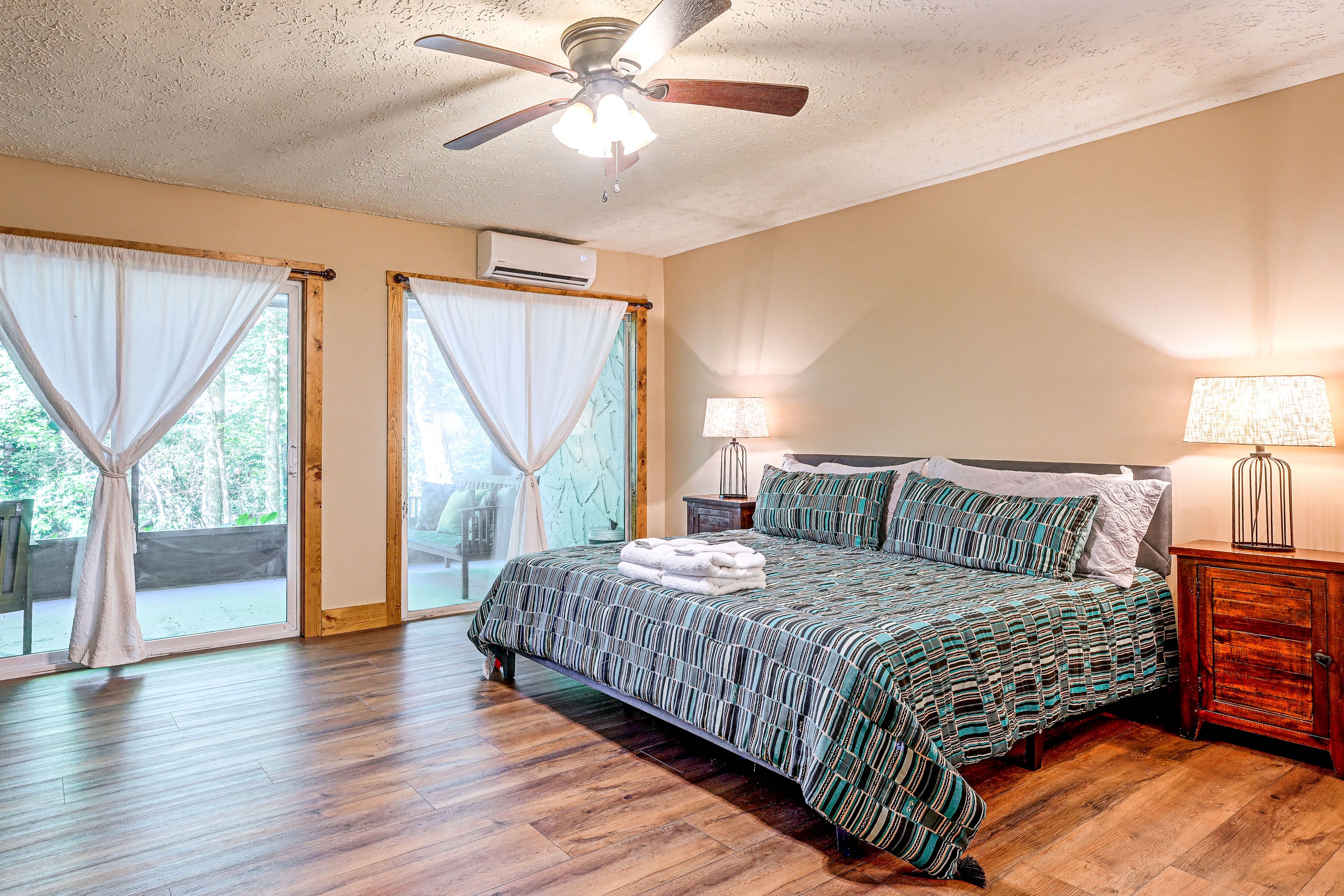 Bedroom 1 | King Bed