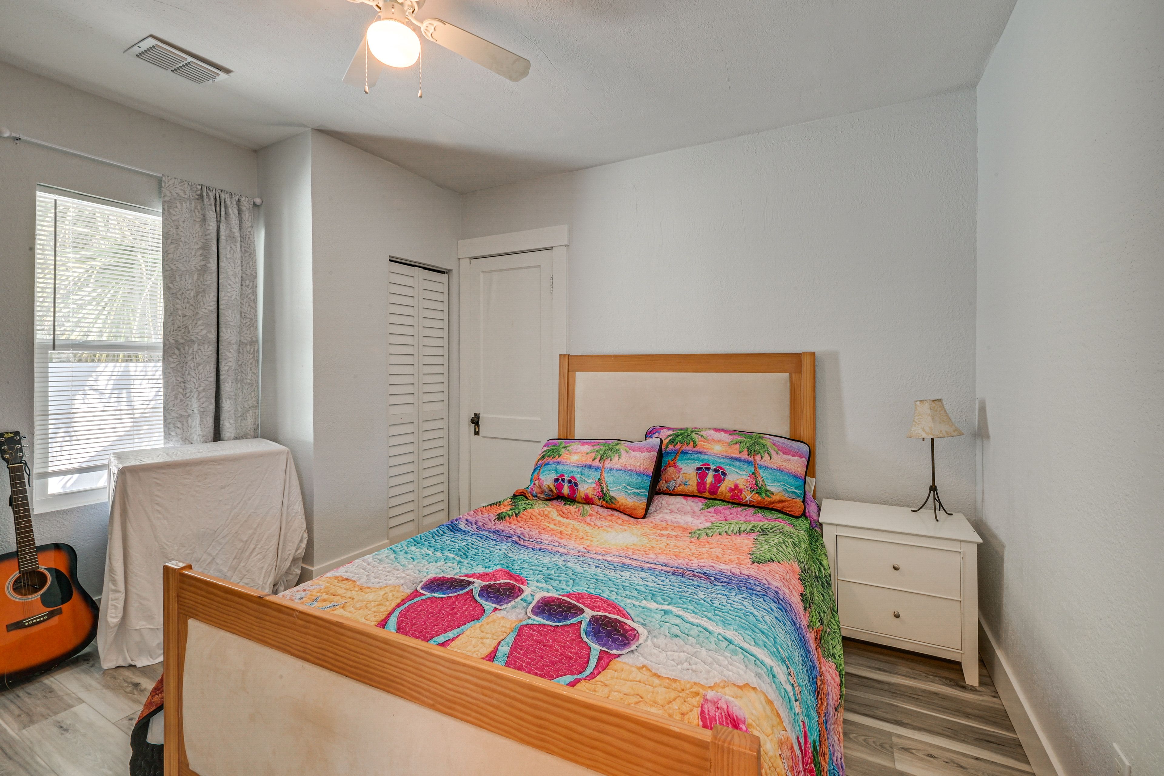 Bedroom 1 | Queen Bed