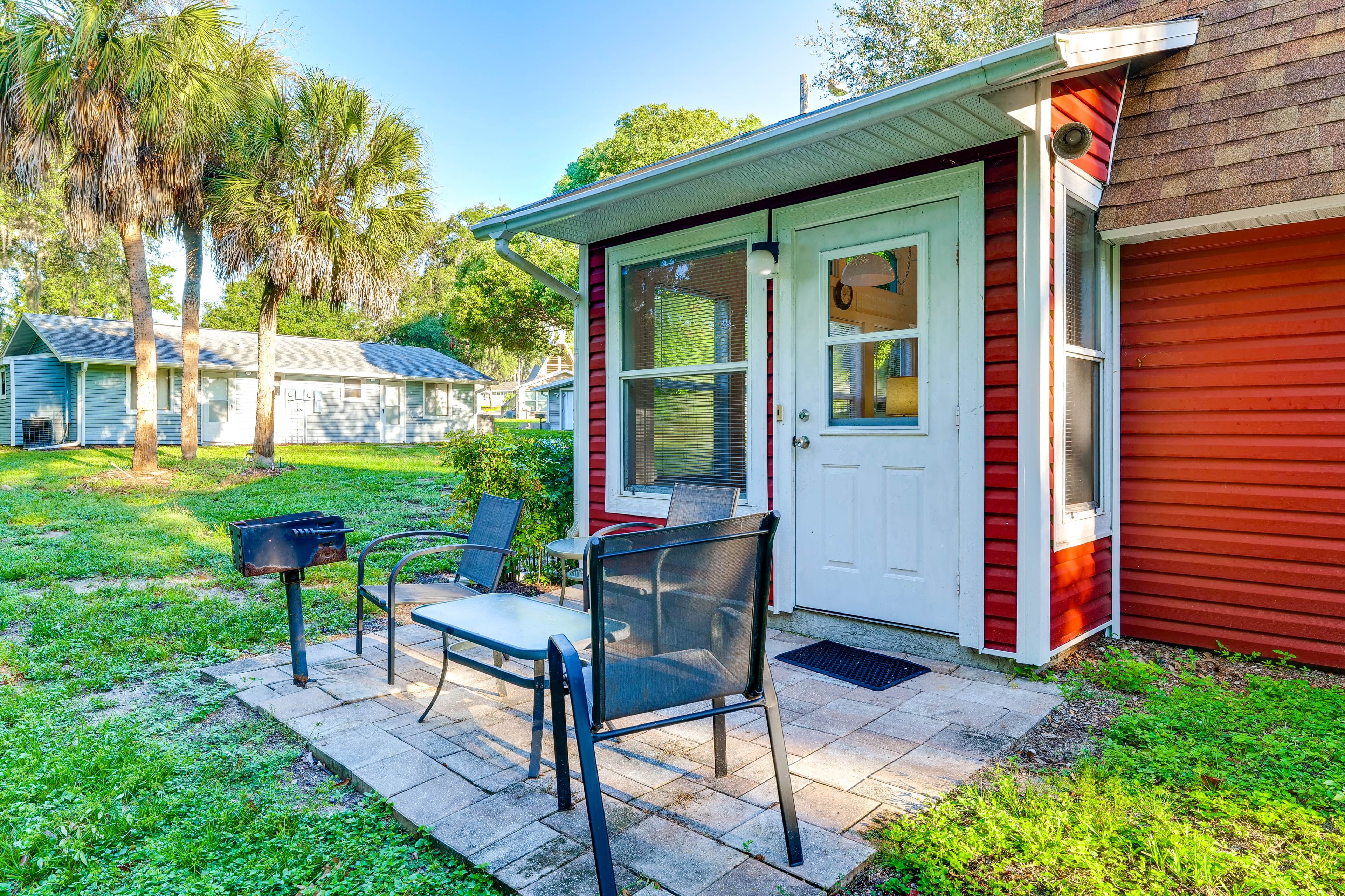 Private Patio | Grill & Dining Area