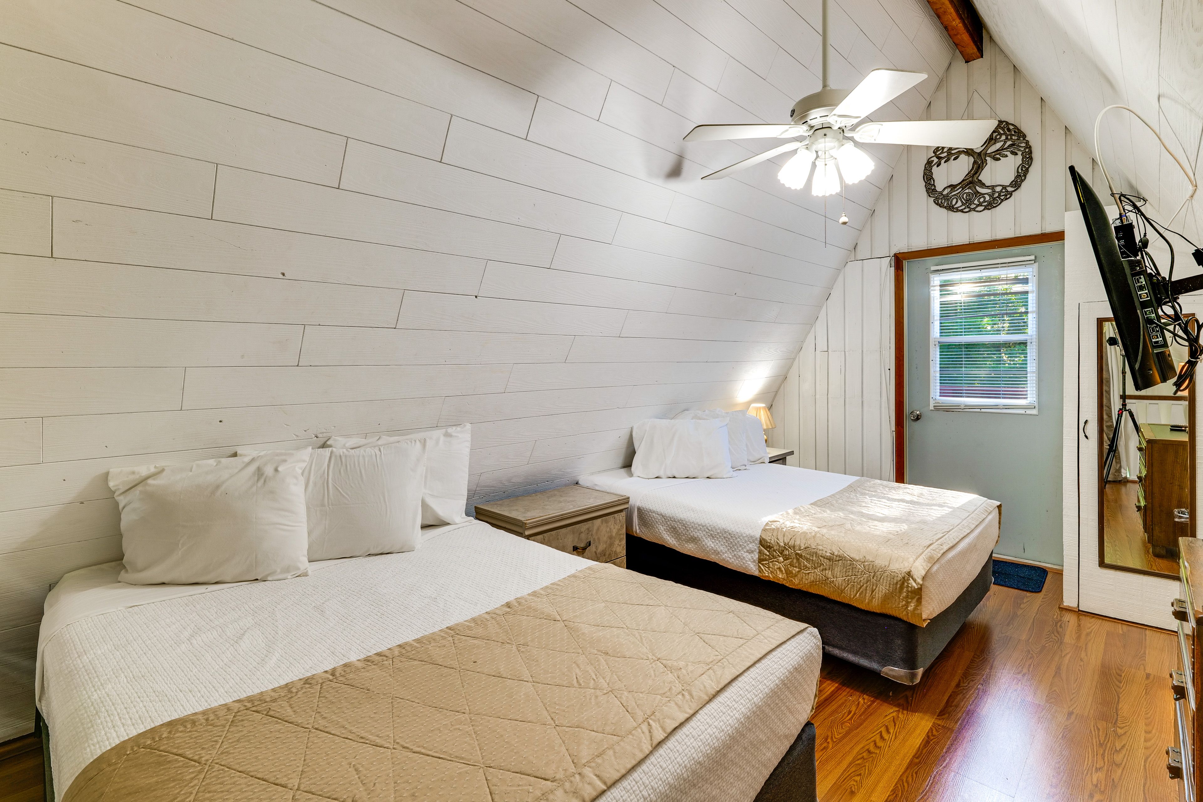 Bedroom (Loft) | 2 Full Beds | 2nd Floor