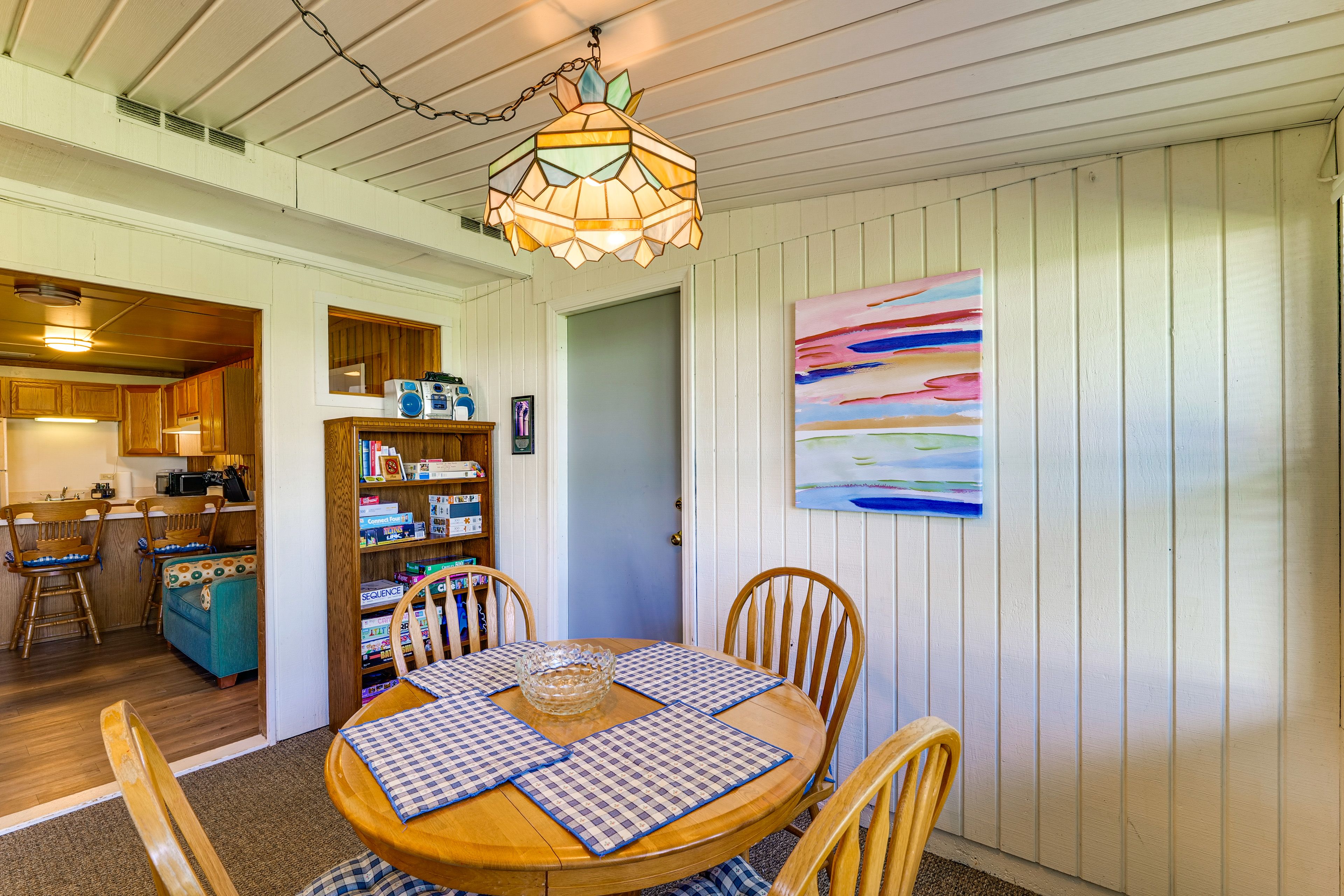 Dining Area | Dishes & Flatware Provided