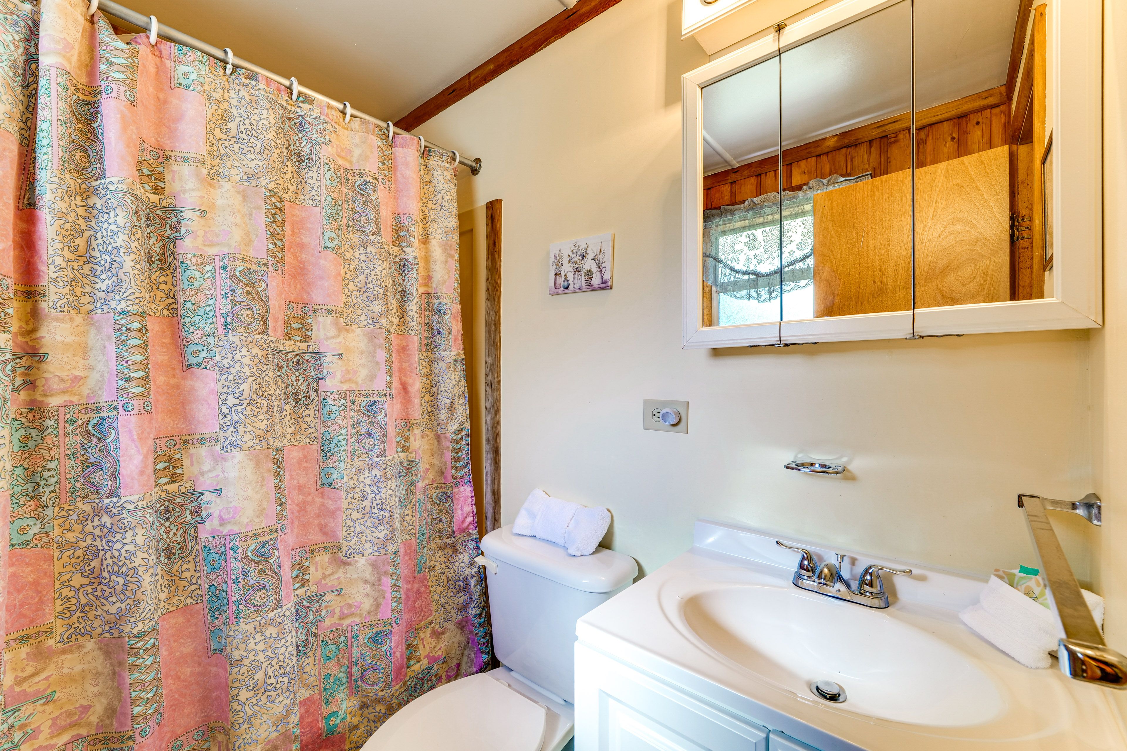 Full Bathroom | Towels & Linens Provided