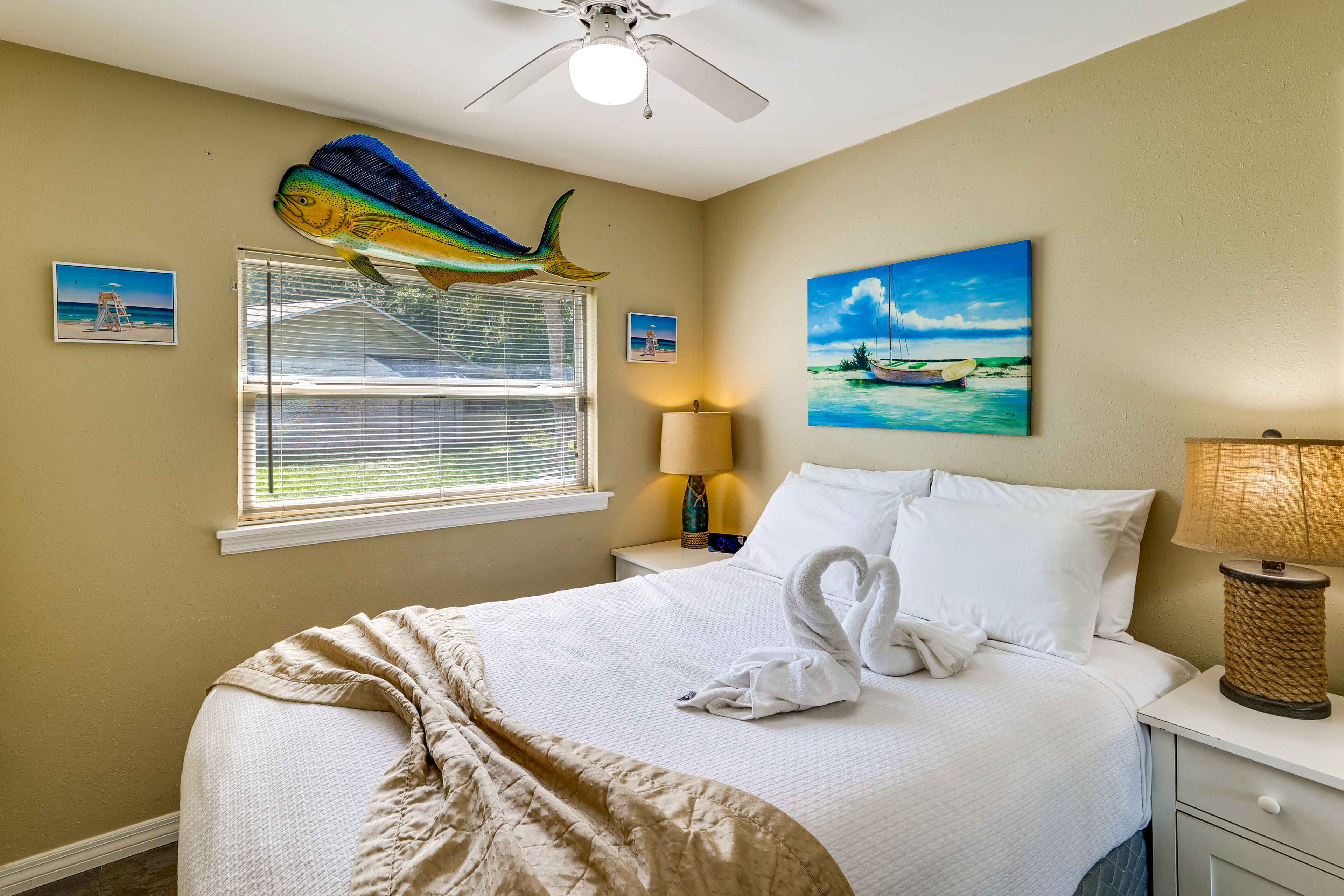 Bedroom 1 | Queen Bed | 1st Floor