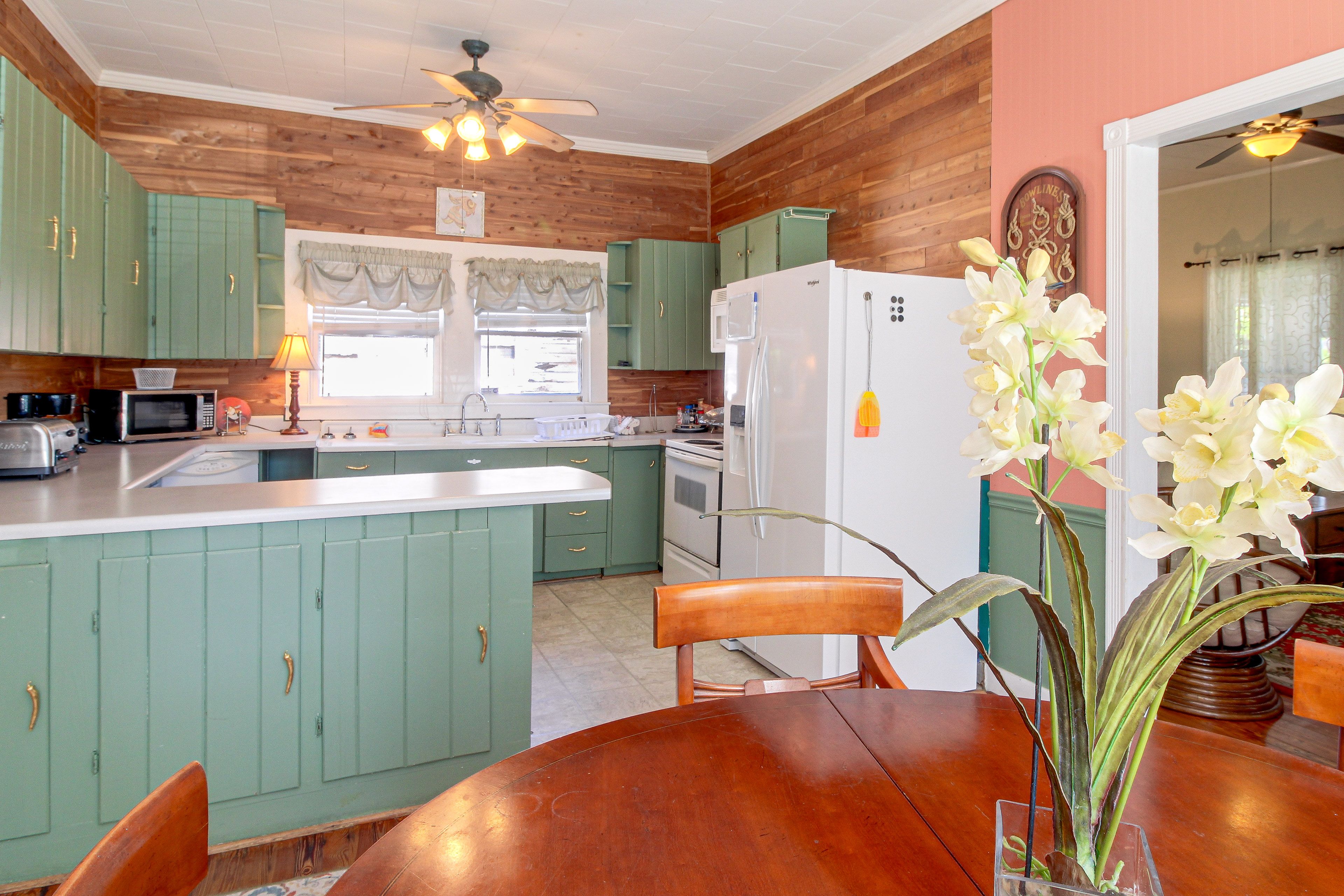 Kitchen | Dining Area