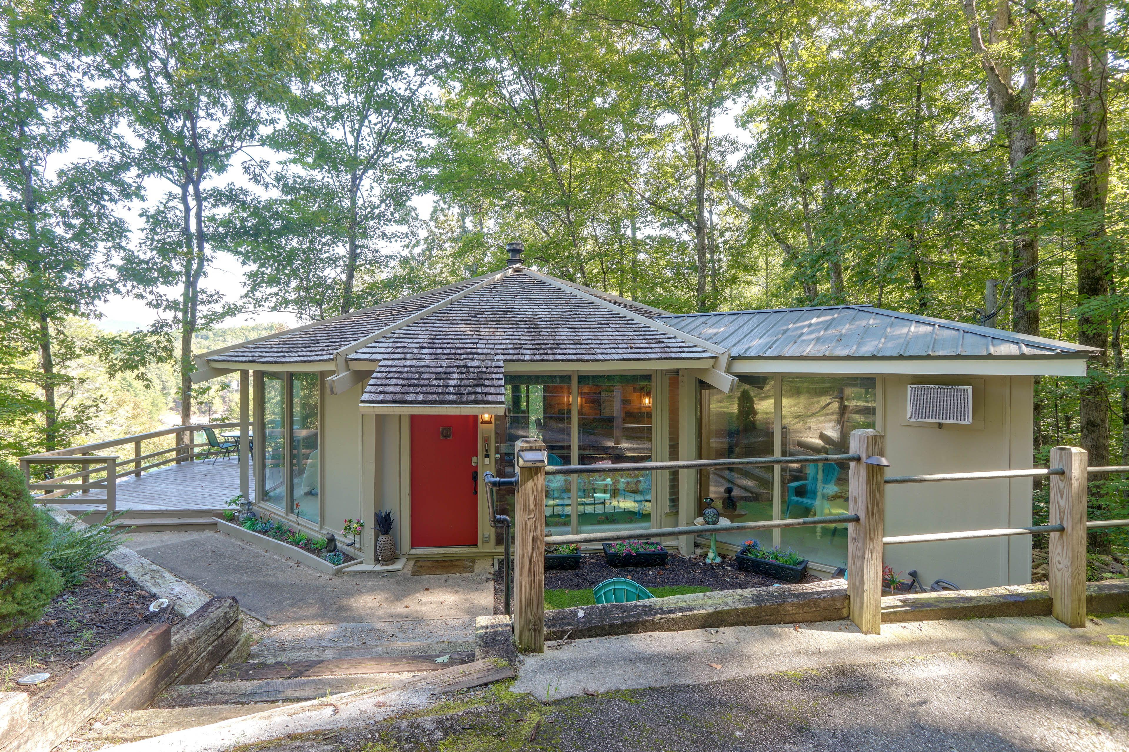 Exterior | Driveway Parking