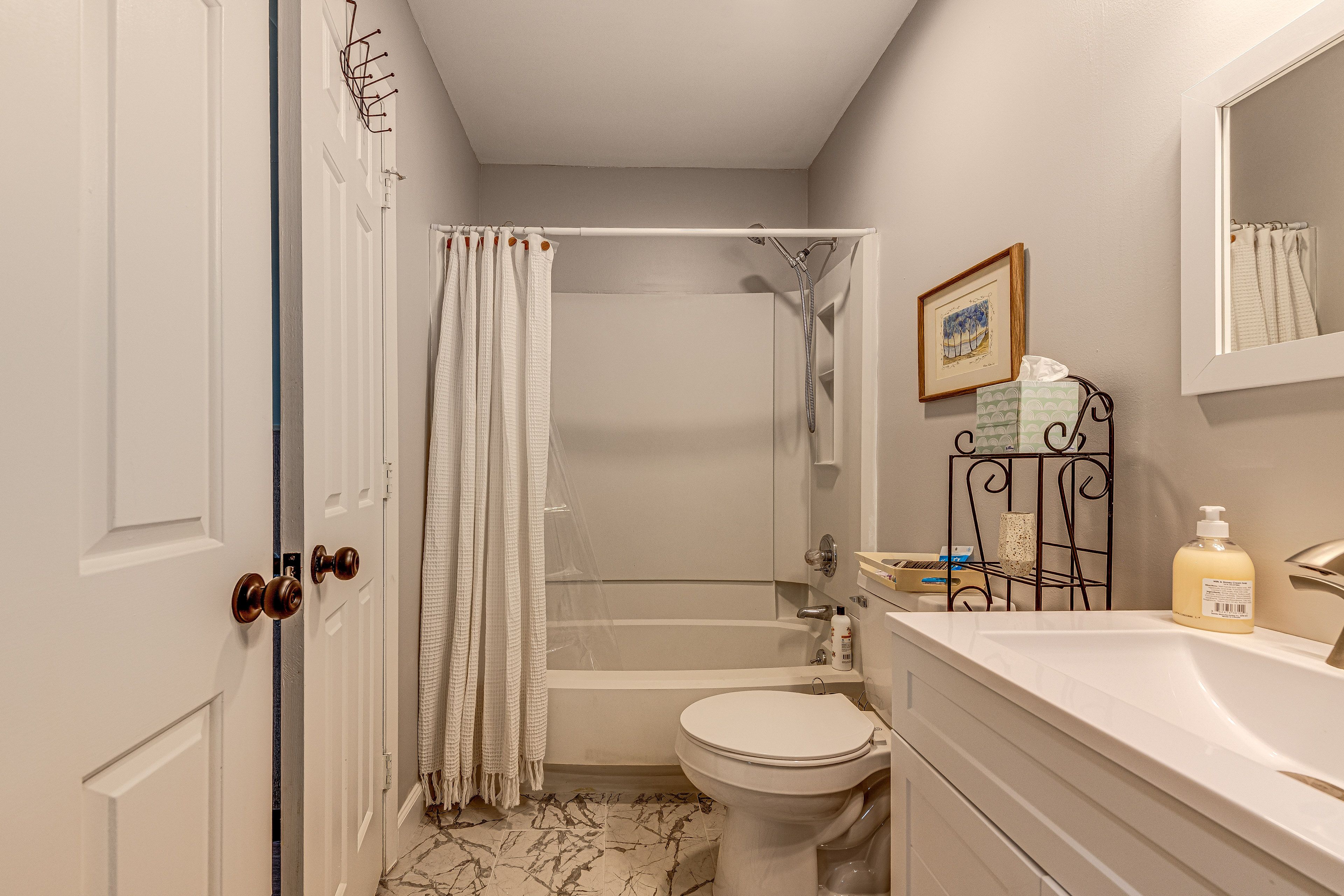 En-Suite Bathroom | Towels & Linens Provided