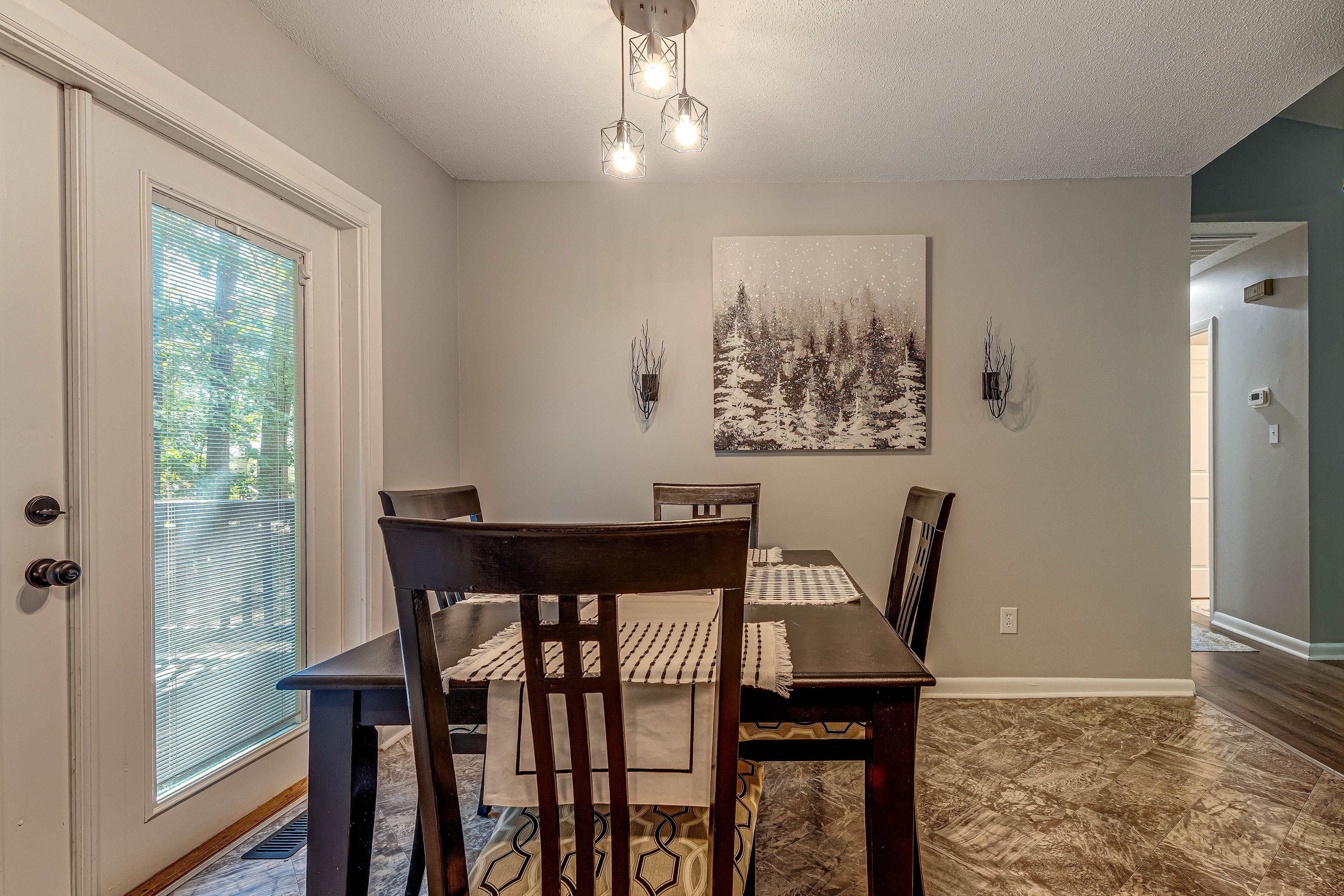 Dining Area | Dishes & Flatware Provided