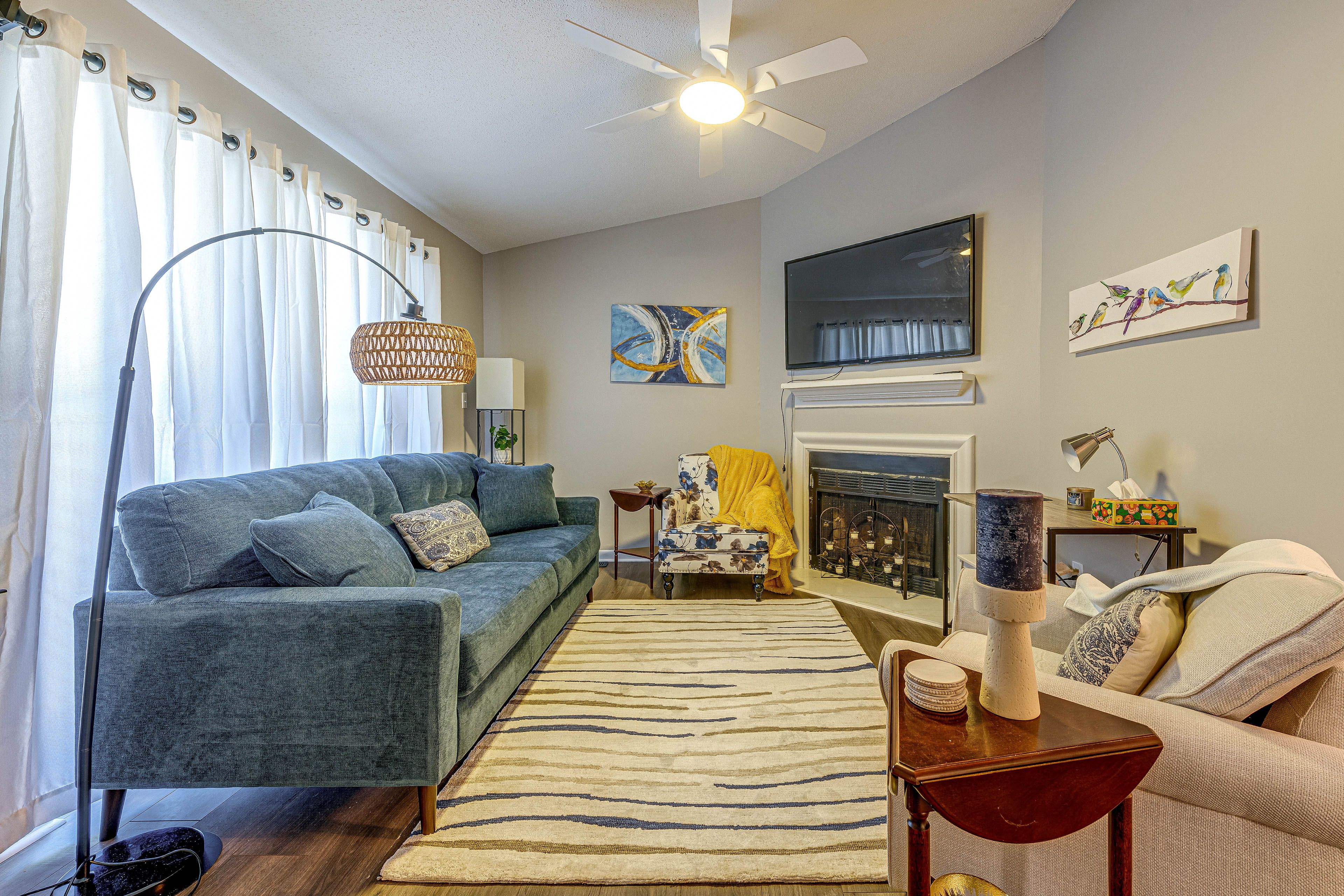 Raleigh Vacation Rental | 2BR | 2BA | 895 Sq Ft