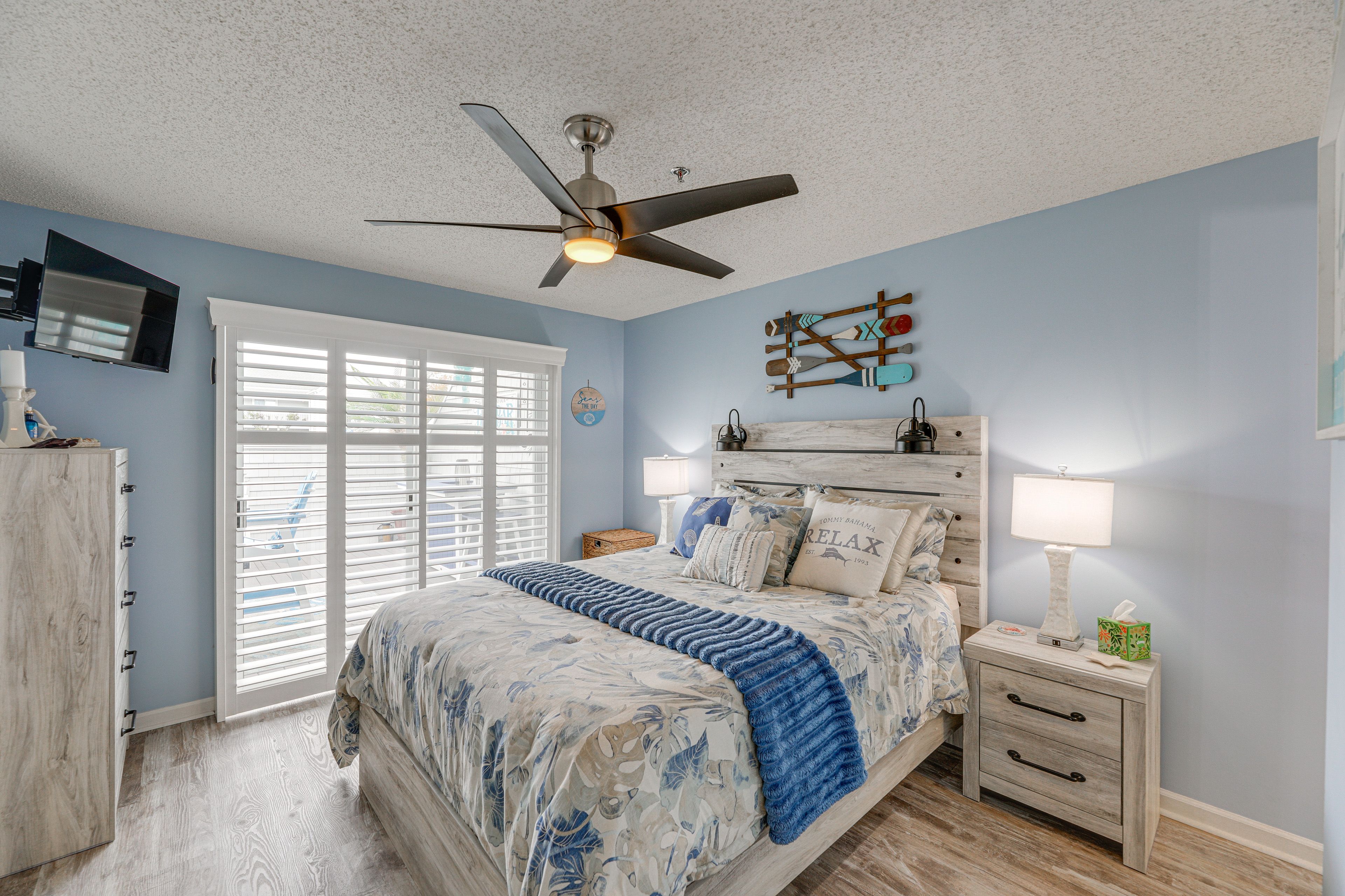 Bedroom 1 | Queen Bed