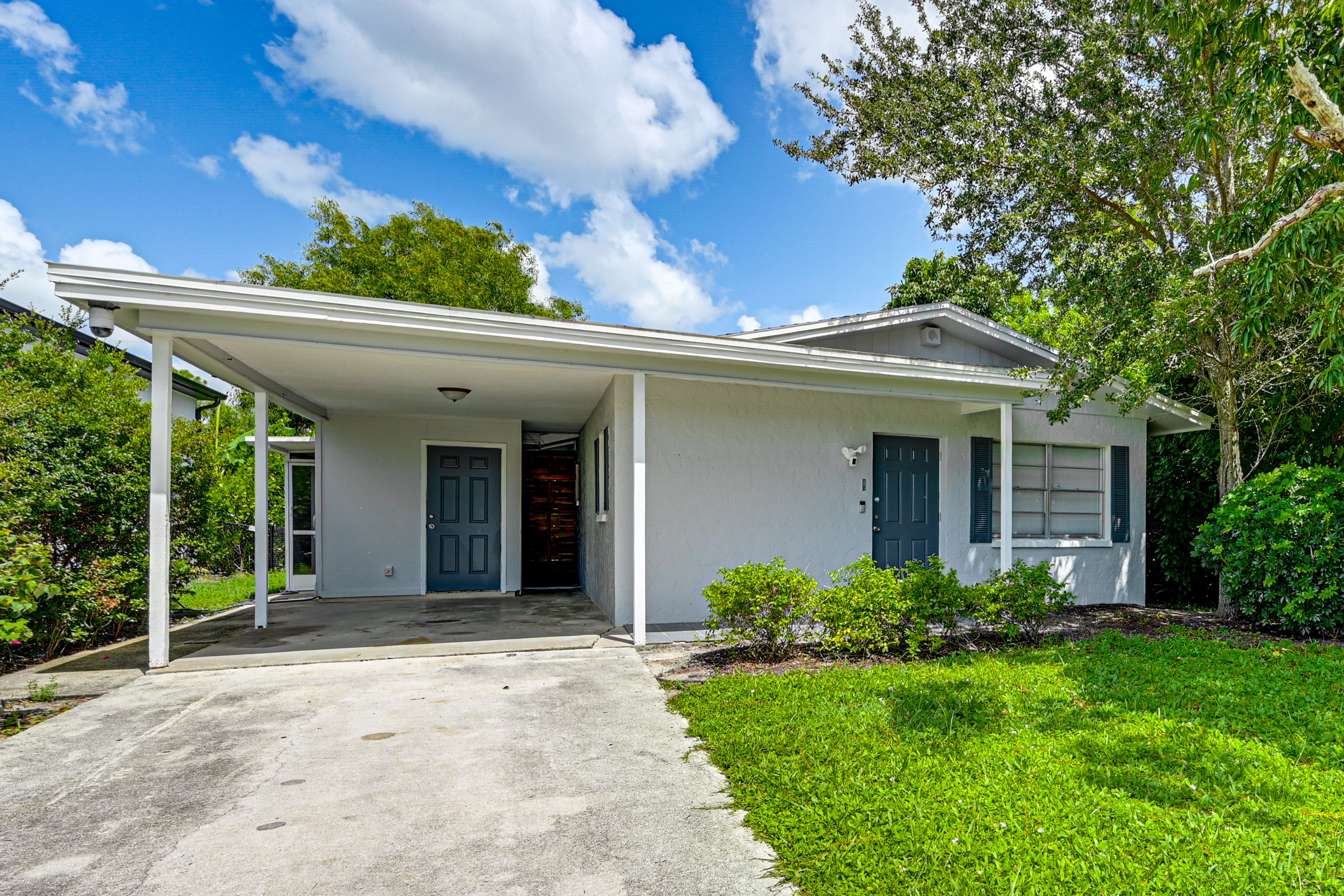 Exterior | Driveway (3 Vehicles)