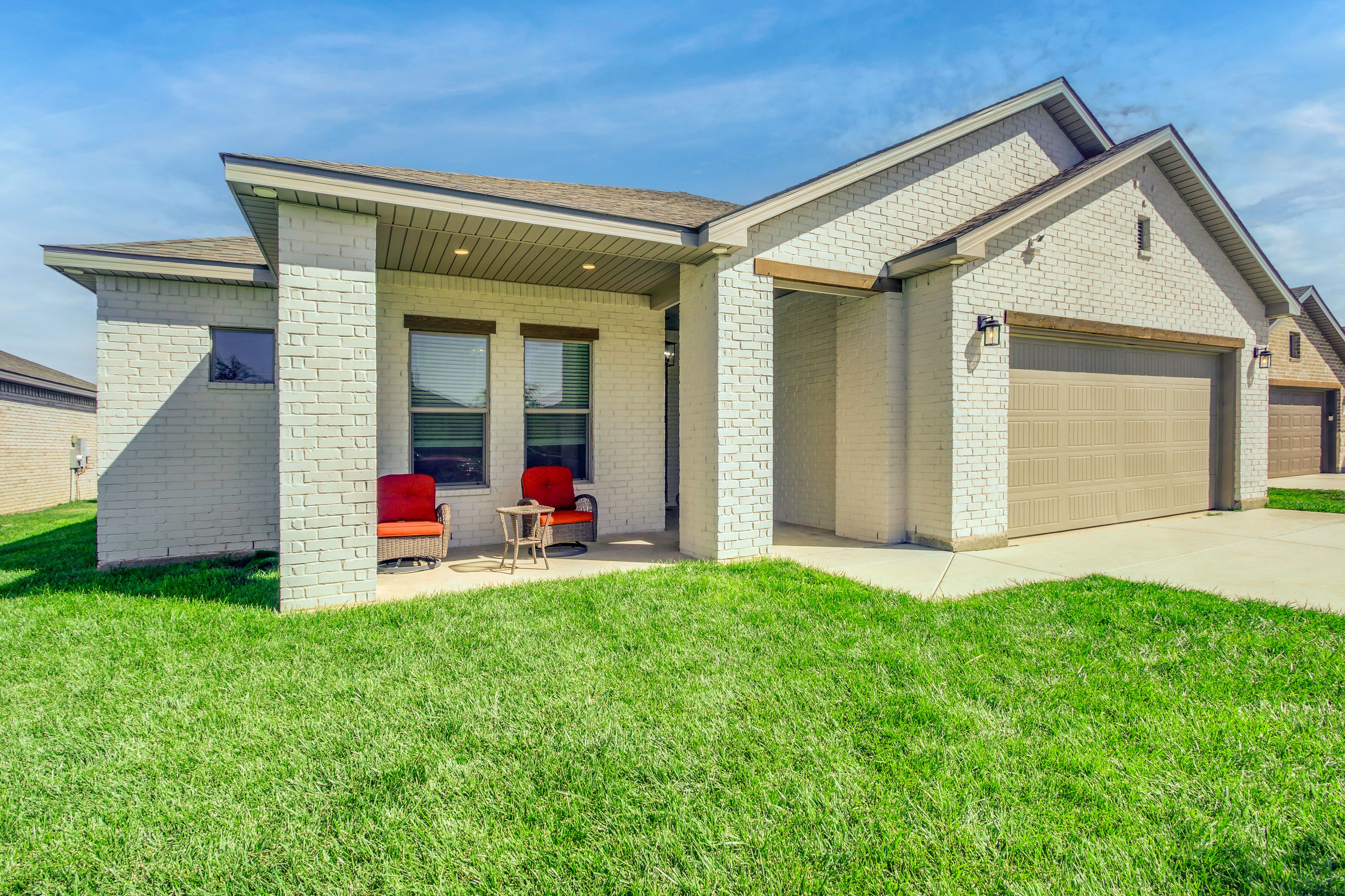 House Exterior | Driveway (2 Vehicles)