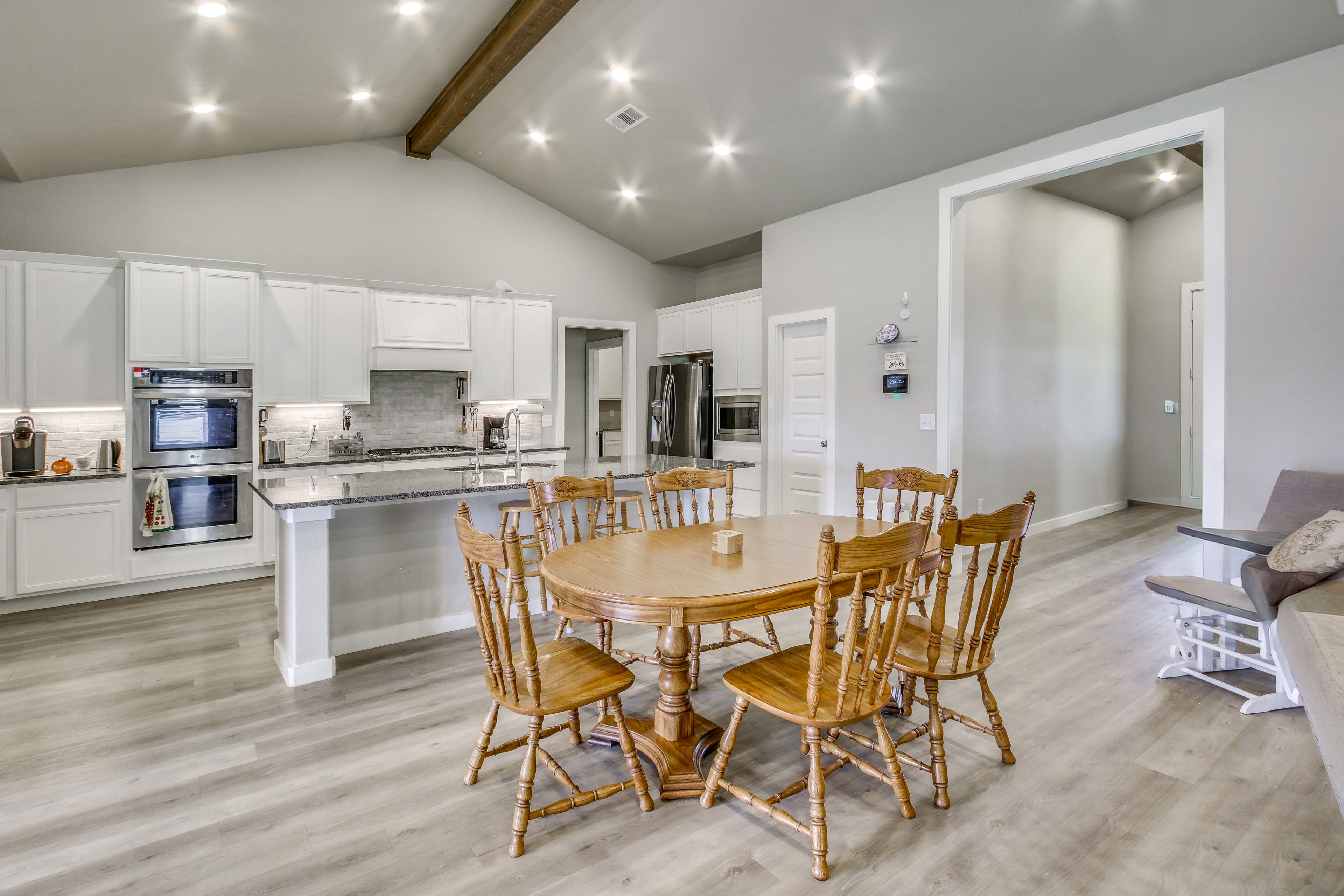 Dining Area | Dishware/Flatware Provided