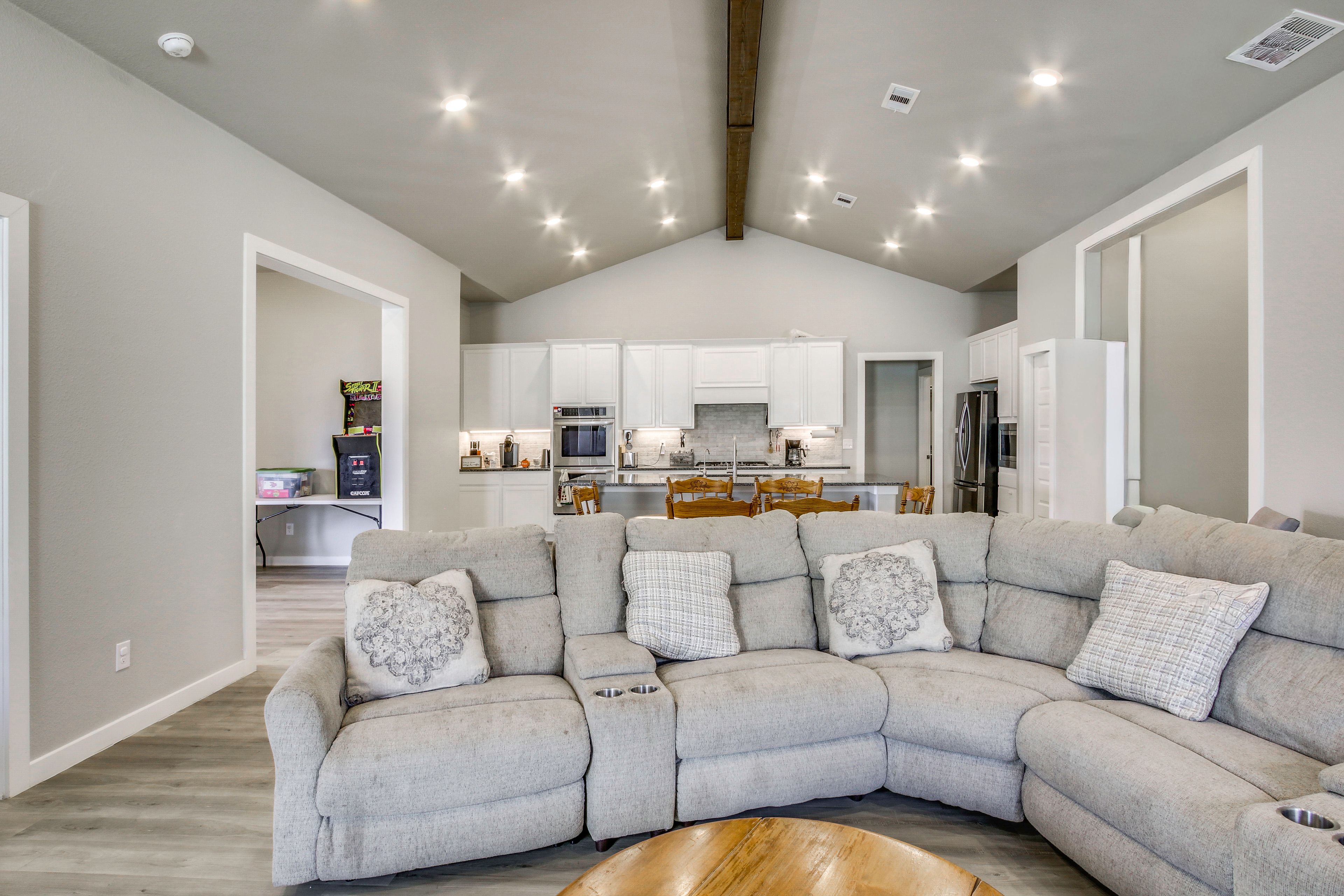 Living Room | Smart TV | Children's Books
