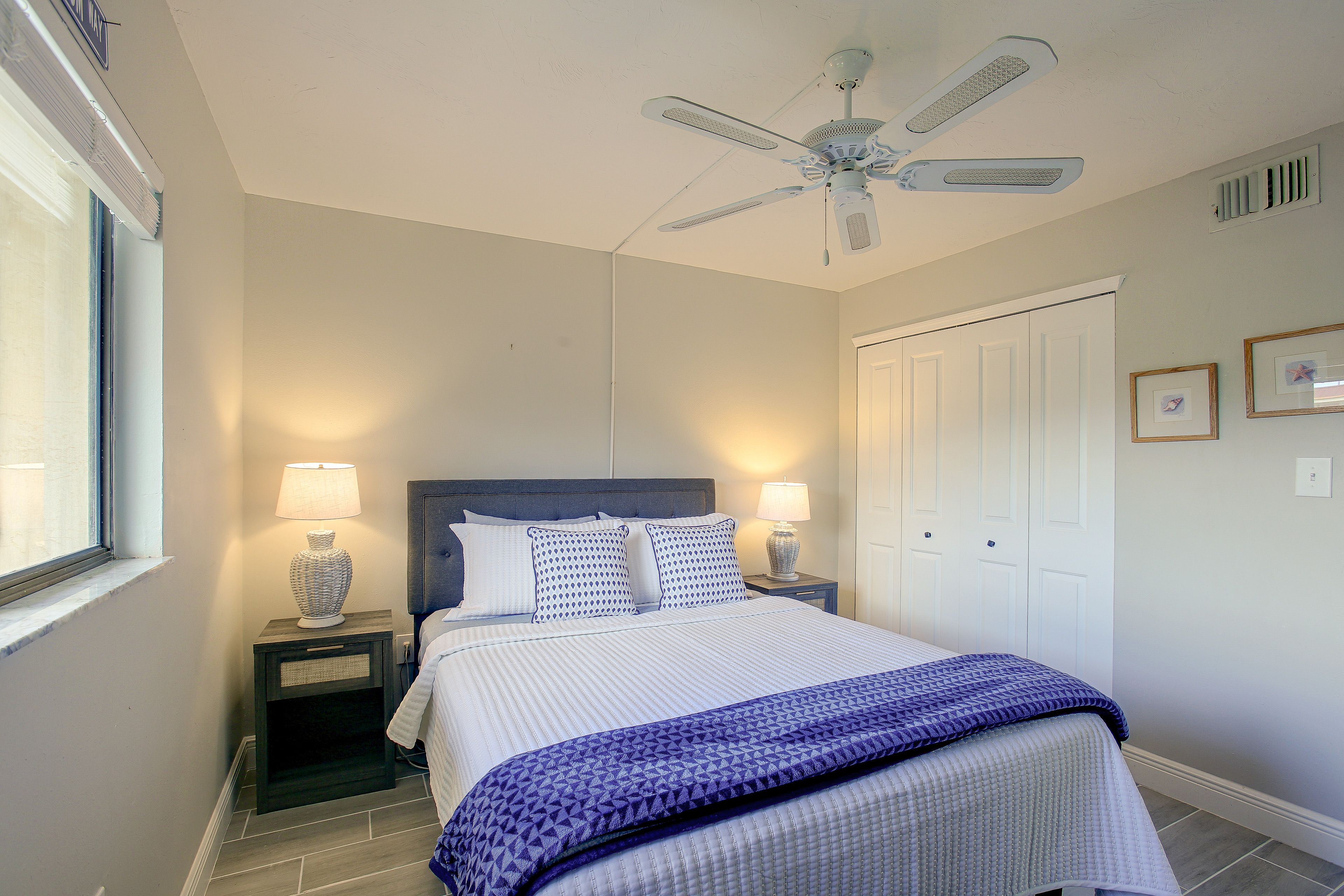 Bedroom | Queen Bed