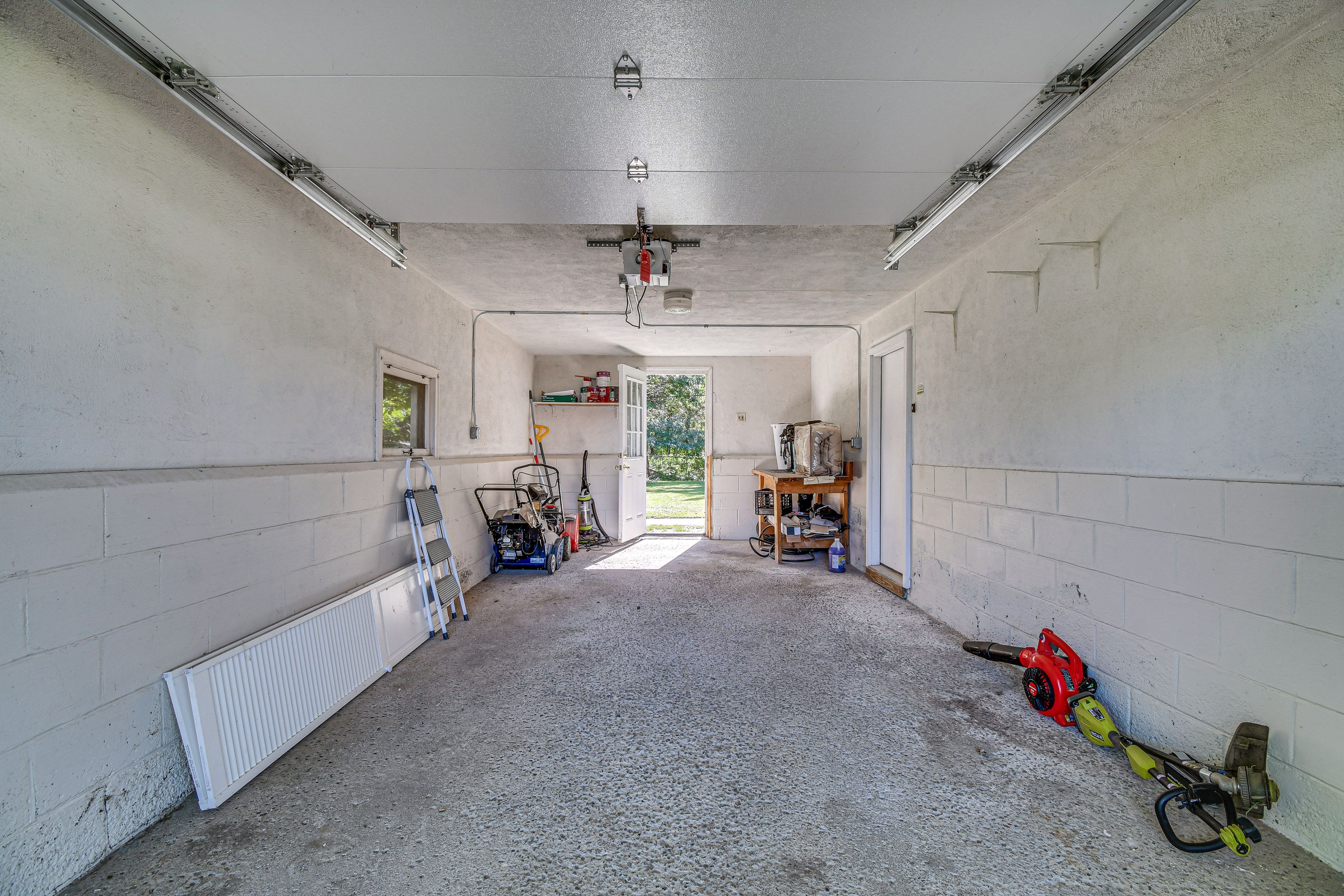 Garage Parking (1 Vehicle)