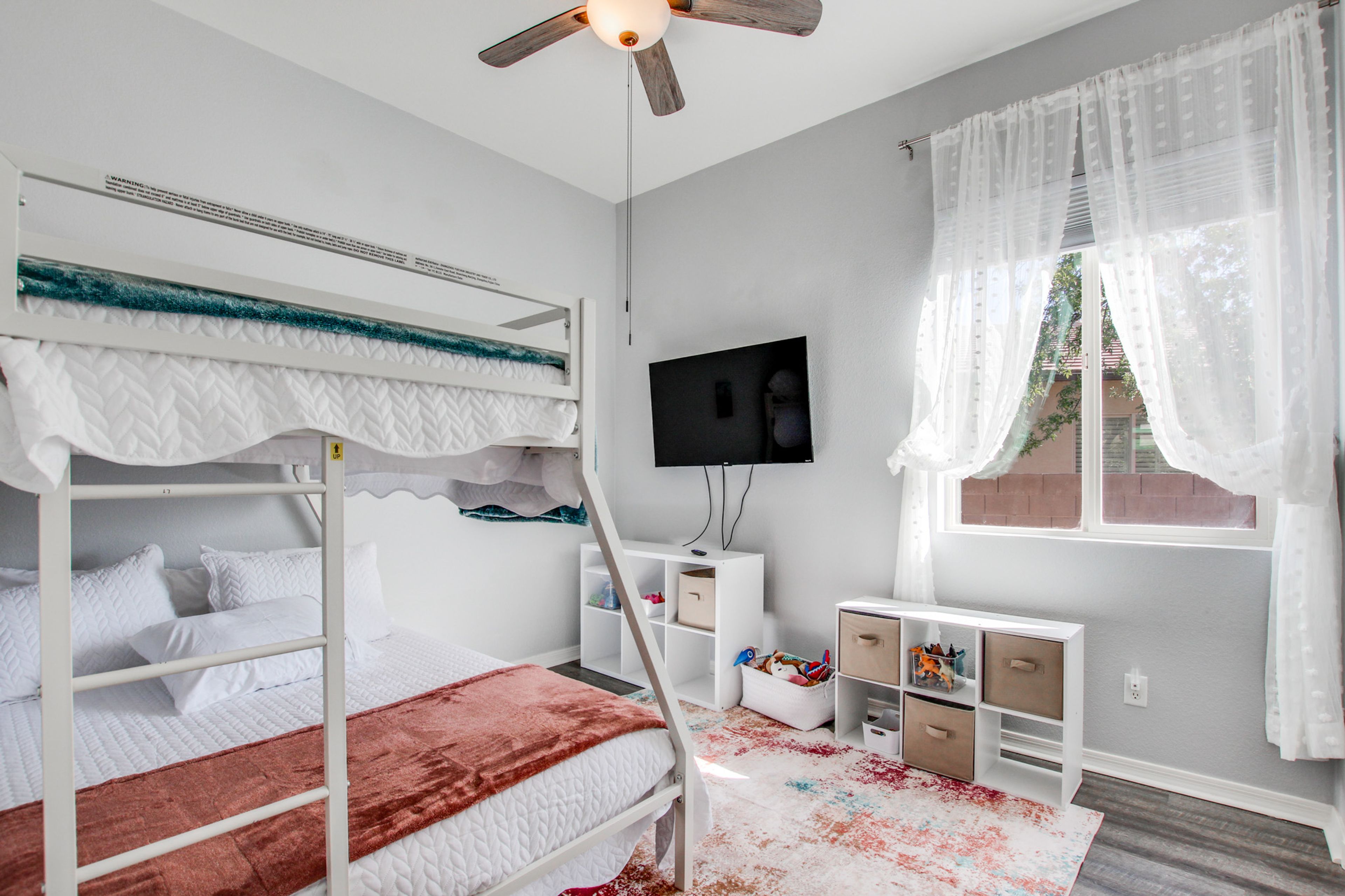 Bedroom | Twin/Full Bunk Bed